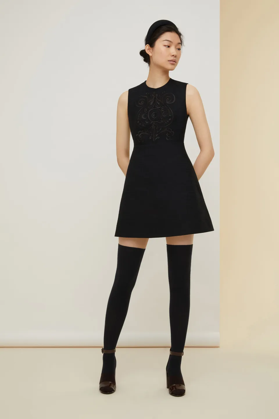 Patou A21DR0760088999B robe tweed Black brodée