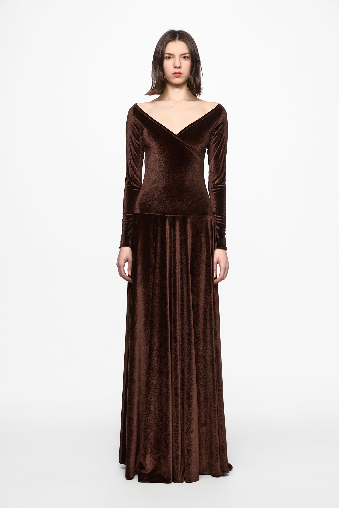 ATU Body Couture robe velours marron épaules nues sol