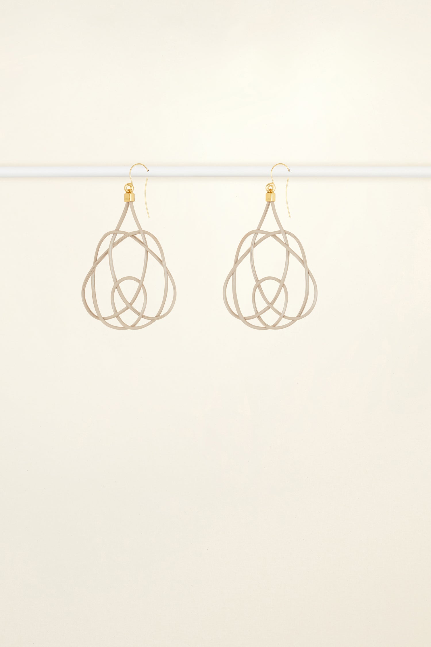 Patou Jewellery JW081 boucles d'oreilles osier gris colombe