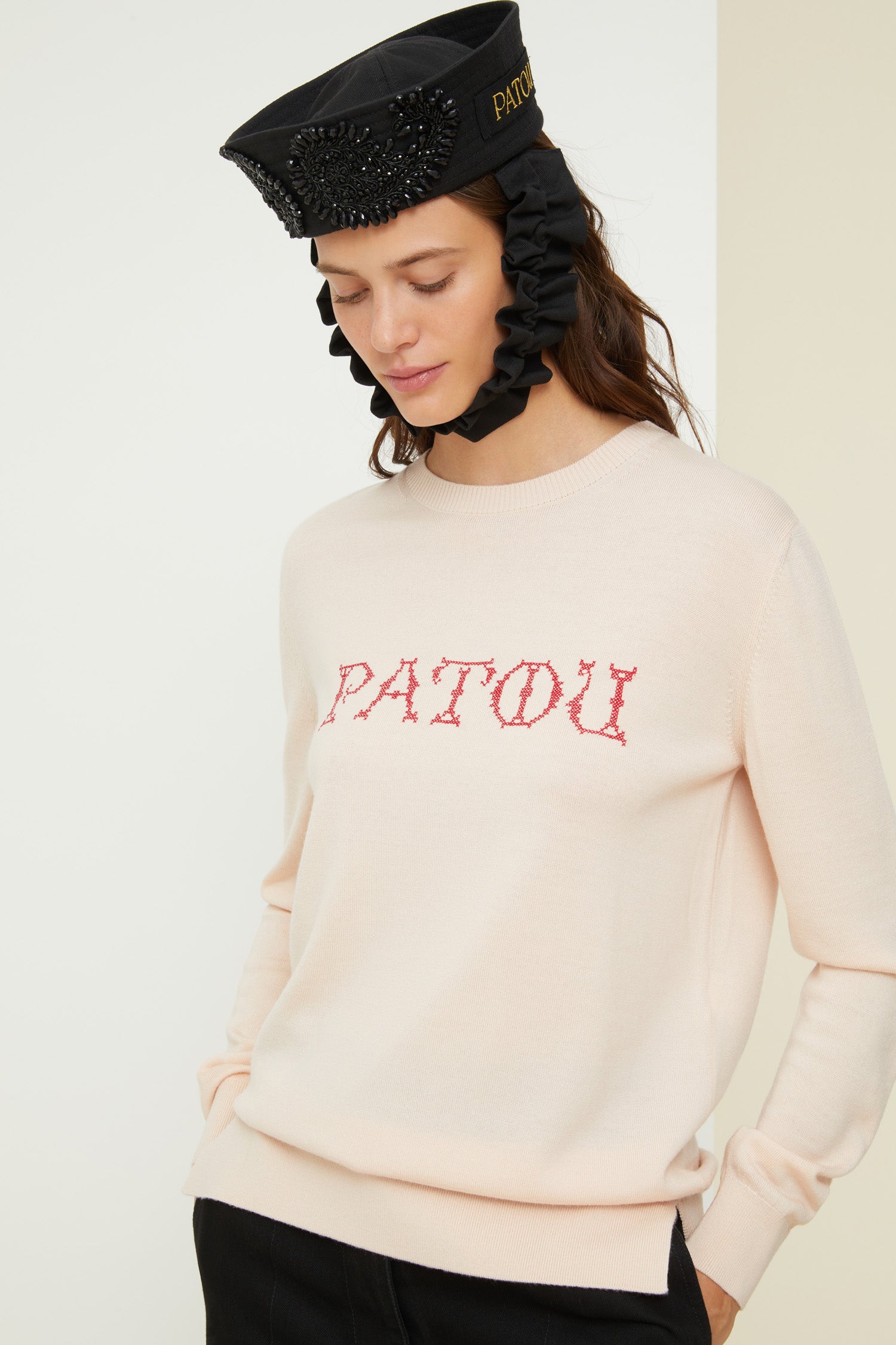 Patou KN042 pull champagne maille légère logo point croix