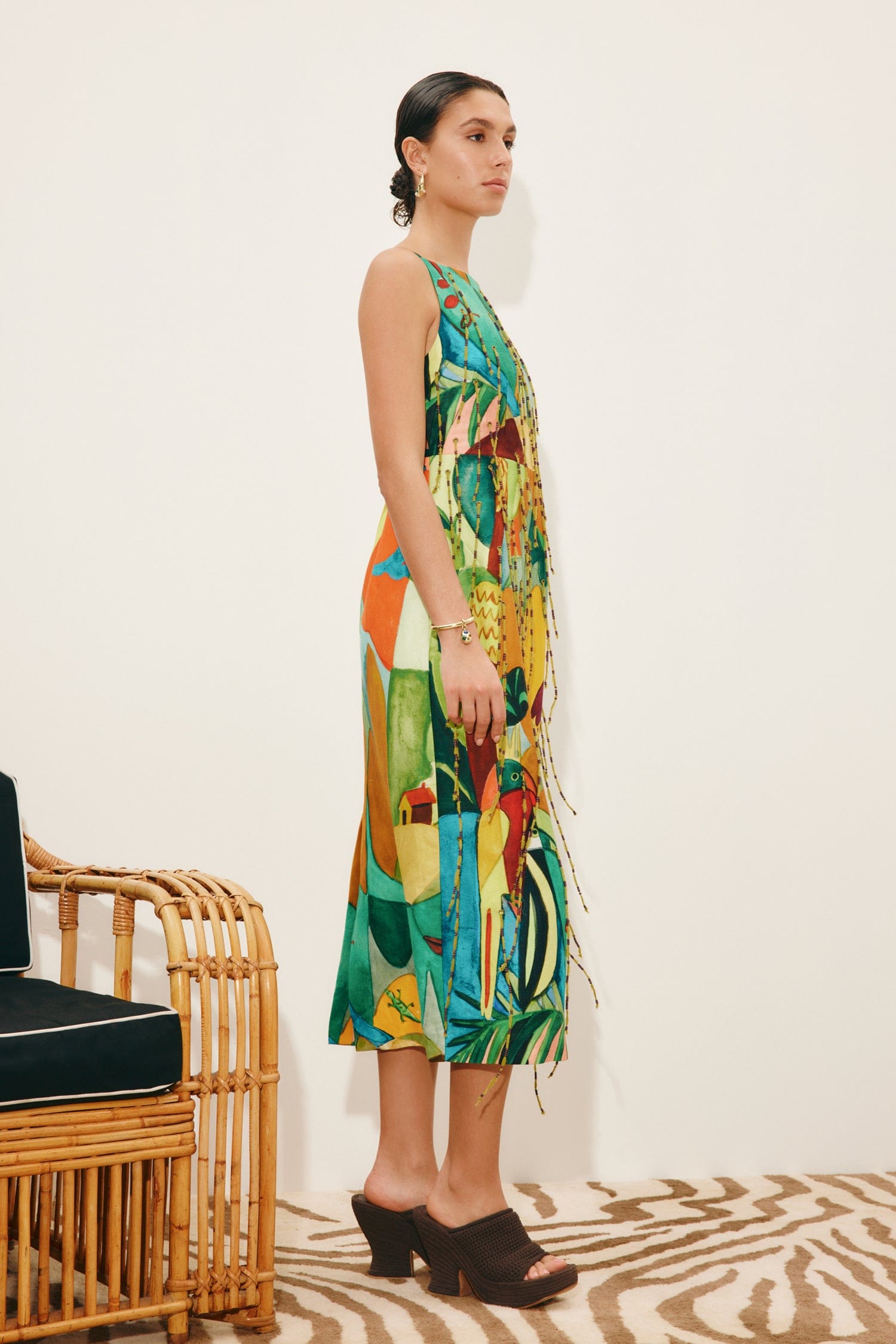Alemaïs Mokshini robe midi fourreau perles