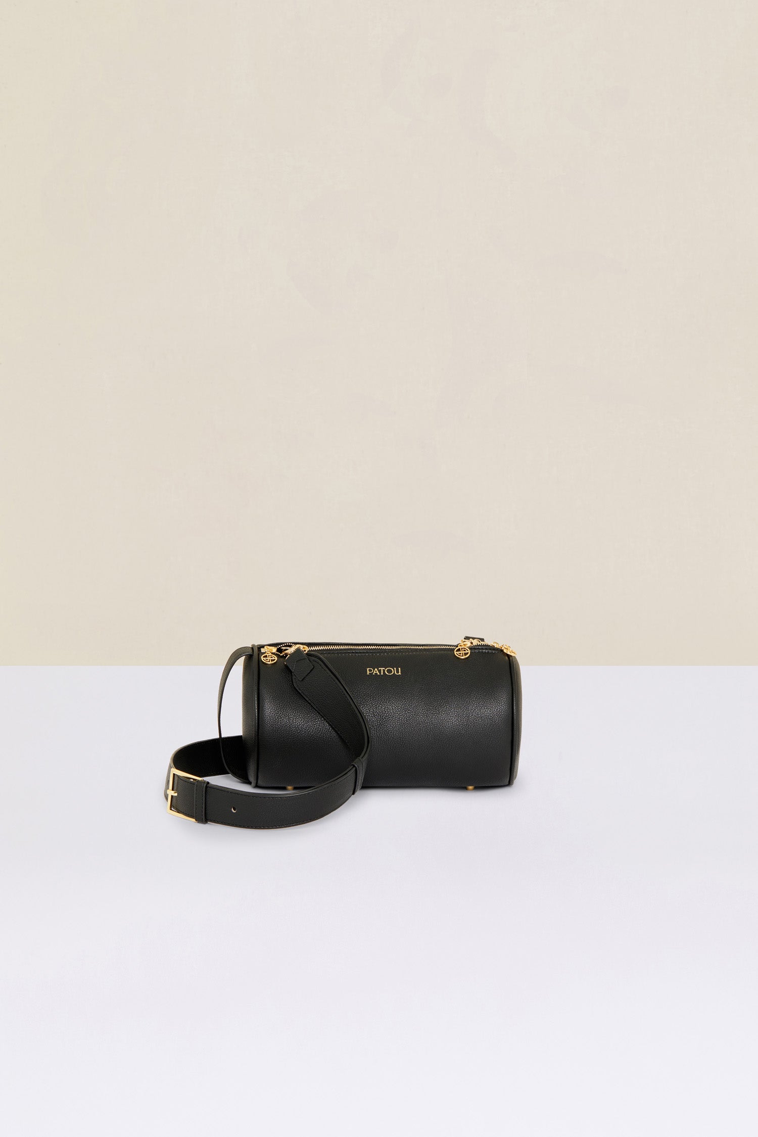 Patou AC008 sac barrel simili cuir noir TU bowling