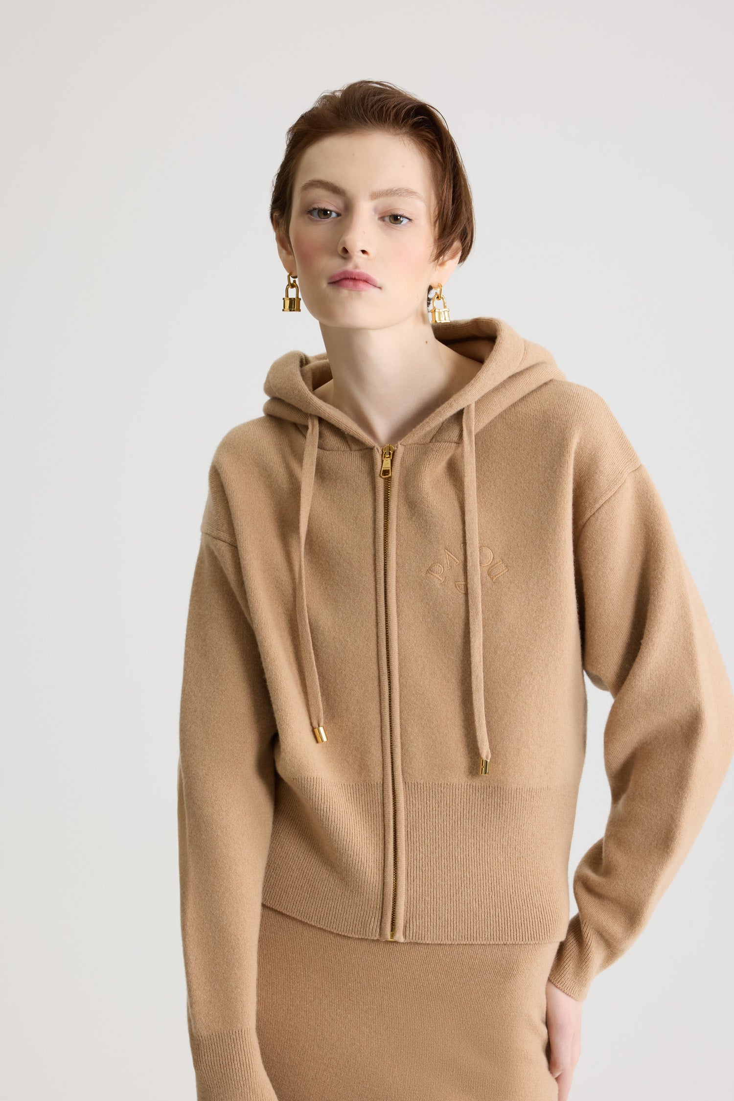 Patou H25KN2958041109B sweat zippé laine biscuit