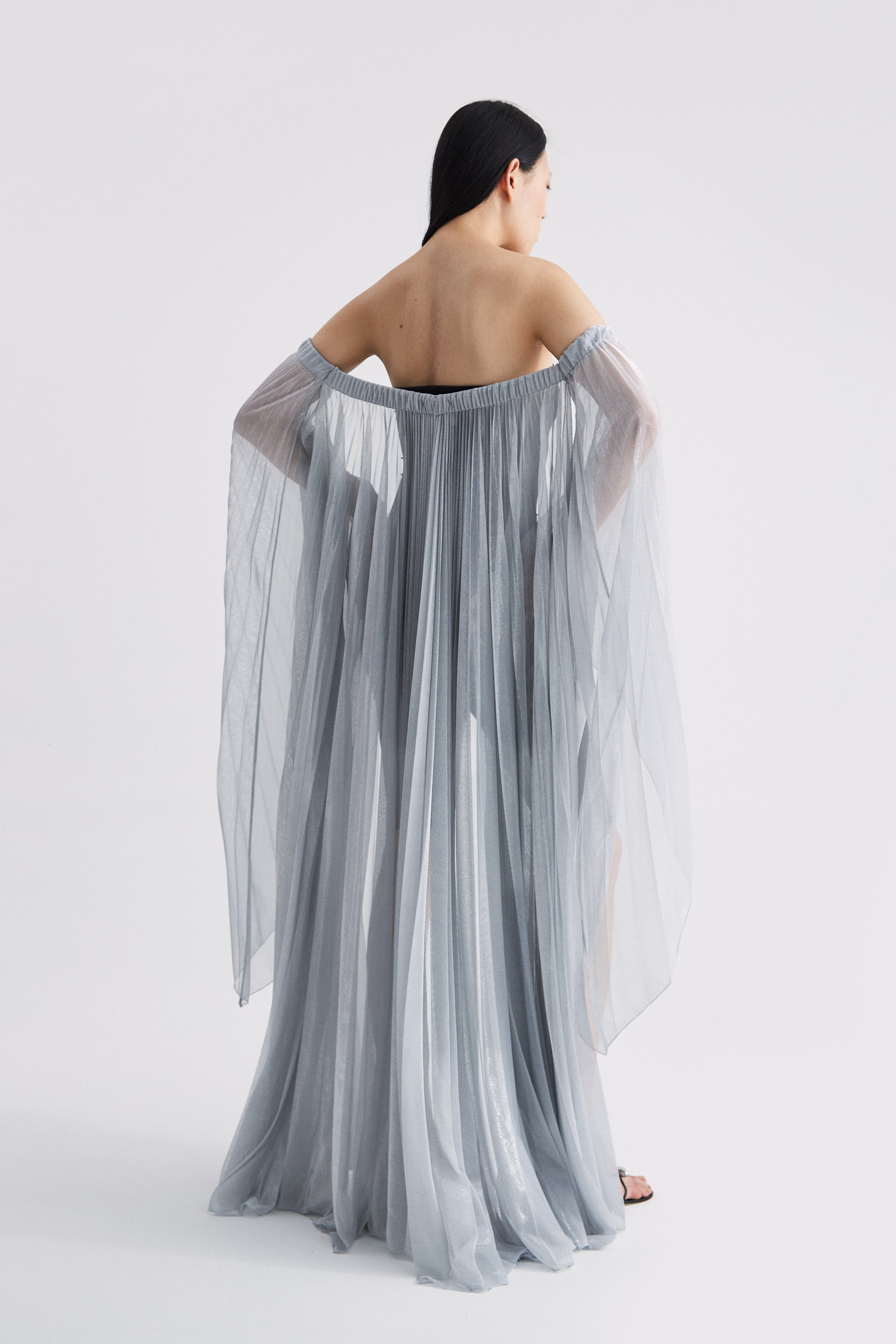 ATU Body Couture Attachment cape plissée argentée manches