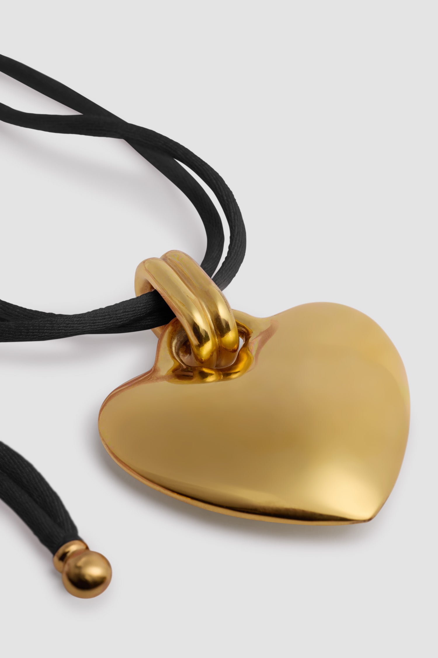 Patou JW150 collier coeur doré cordon noir