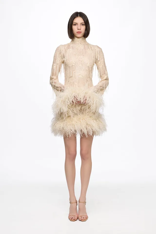 ATU Body Couture Sequins and Feathers mini robe vanille plumes