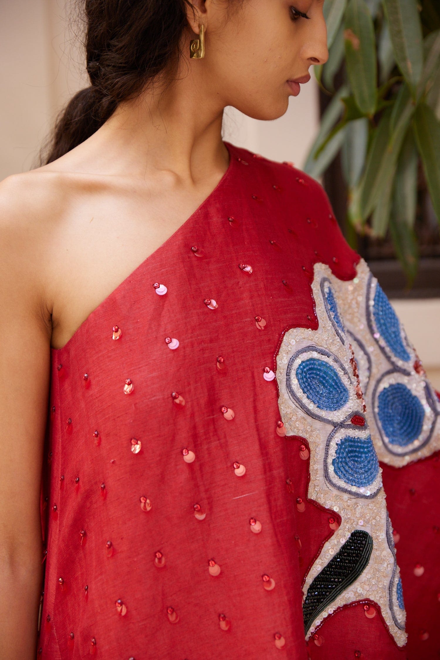 Alemais Scarlet robe asymétrique lin soie brodée