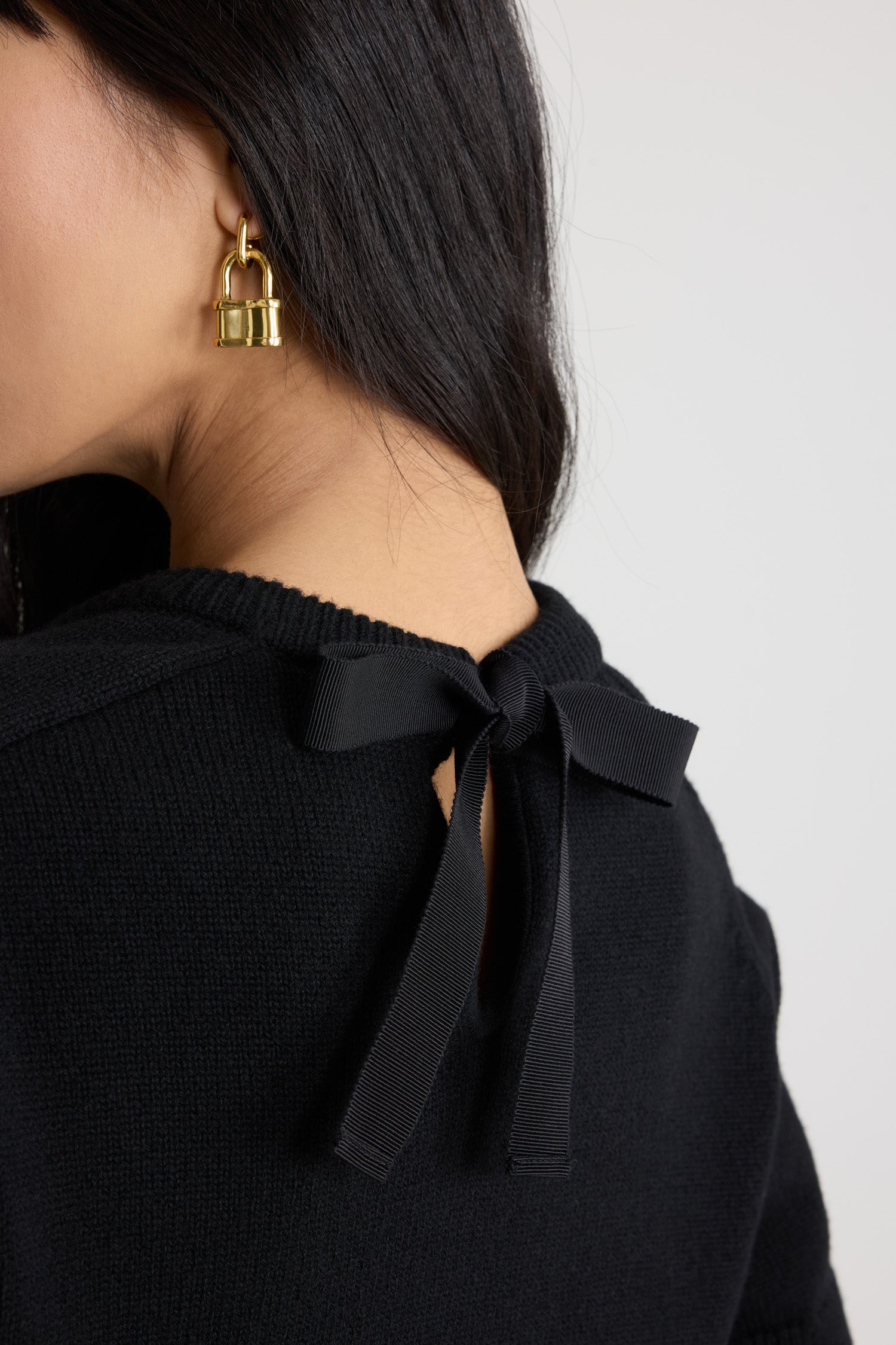 Patou KN303 pull cropped noir laine cachemire logo