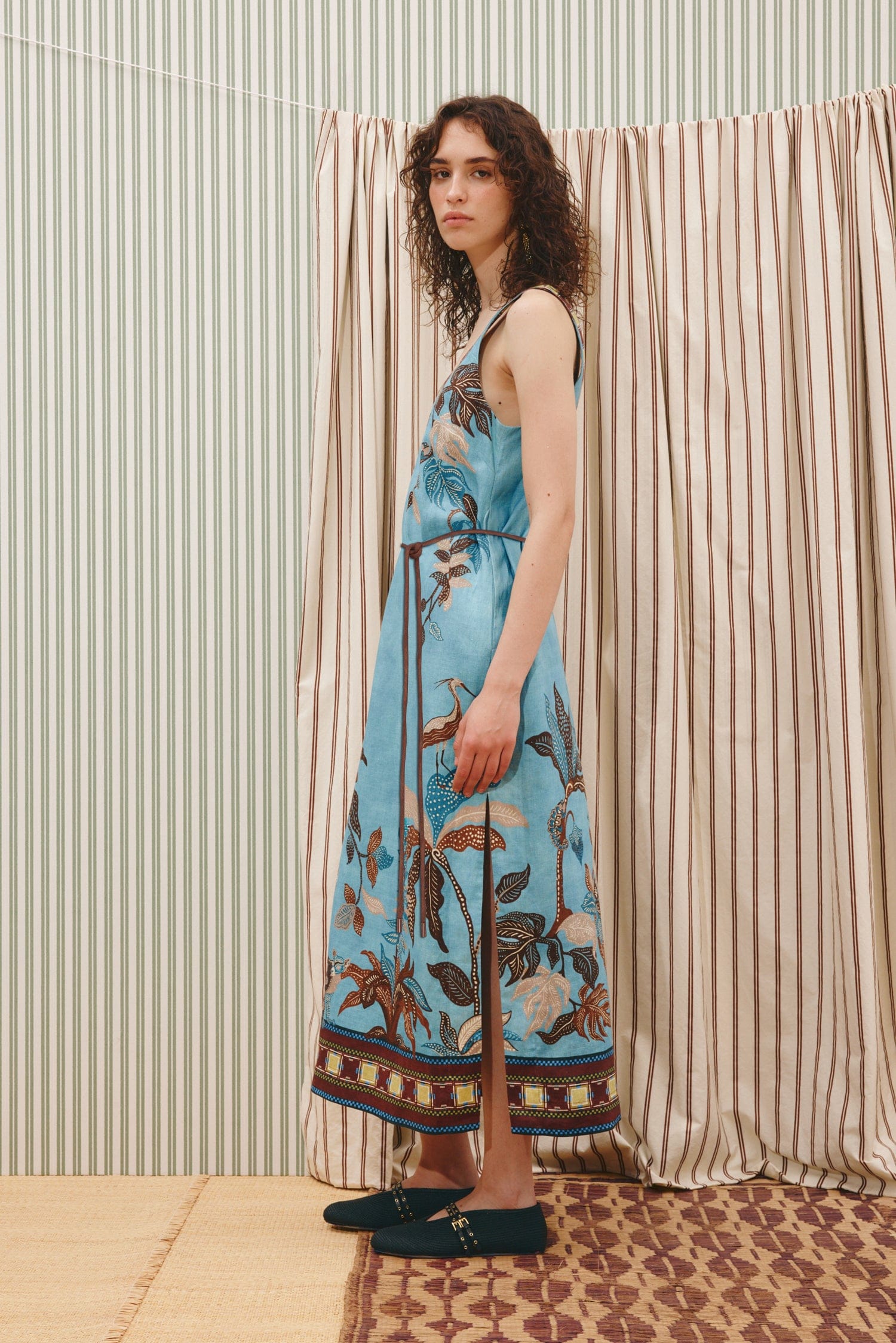 Alemäis Georgie robe midi sans manches lin