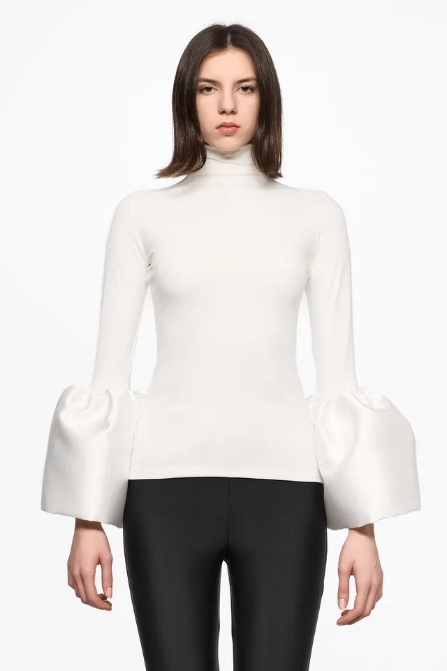 ATU Body Couture Top blanc col montant manches cloches