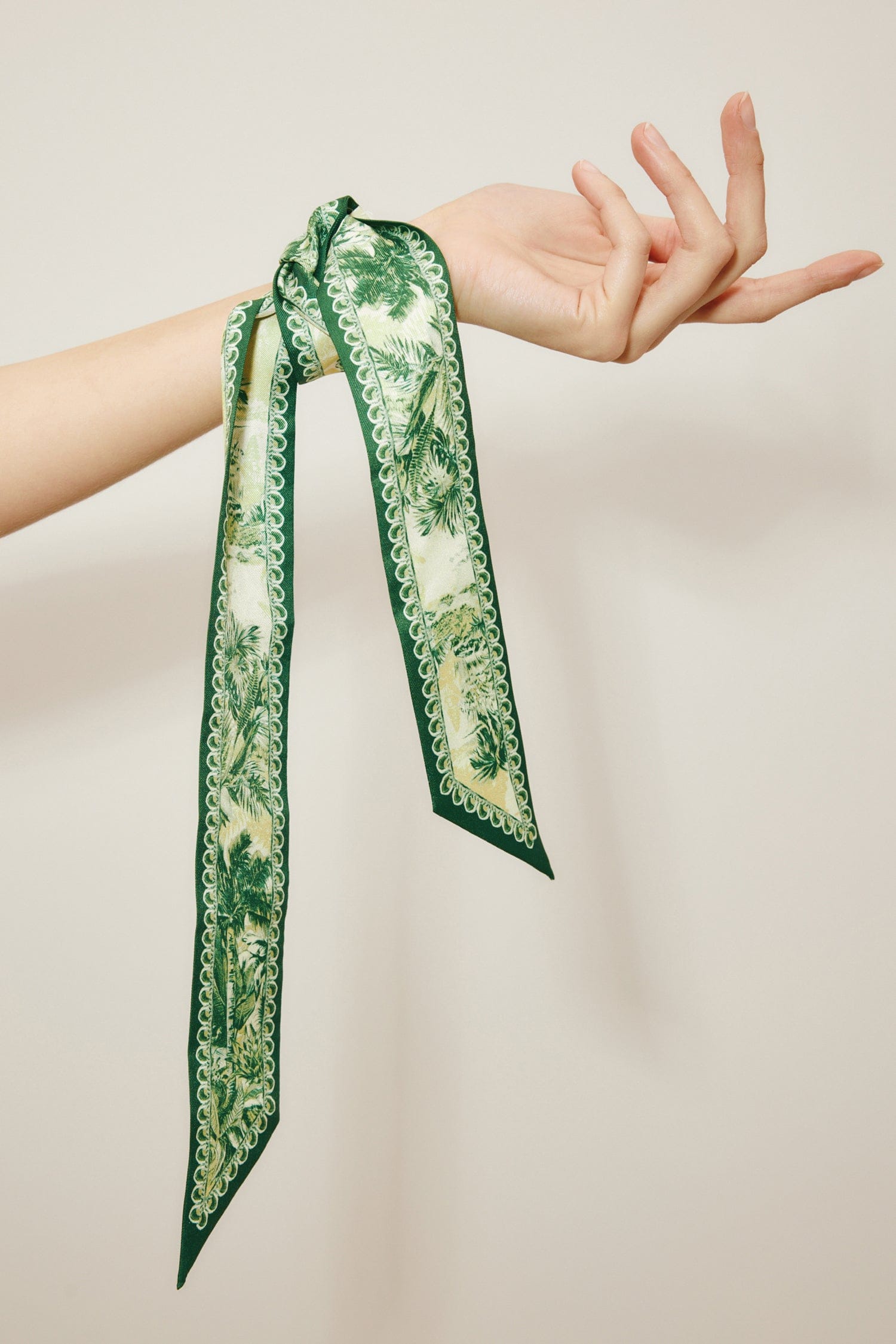 Alemaïs Sara foulard soie ruban imprimé