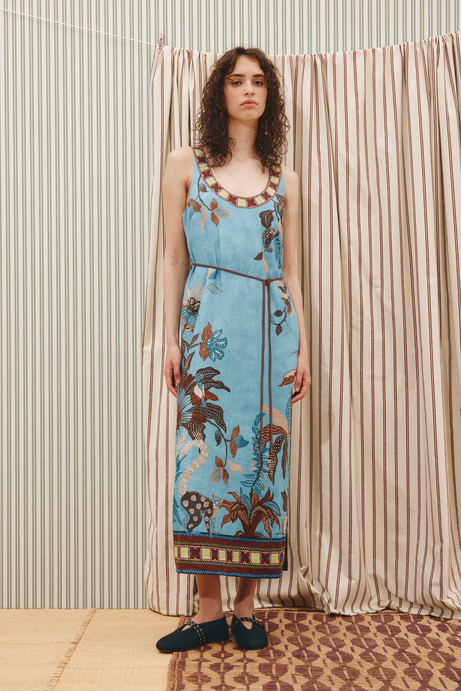 Alemäis Georgie robe midi sans manches lin