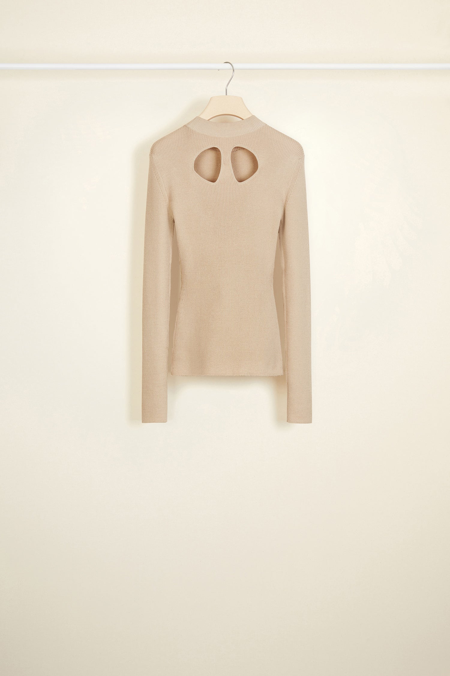 Patou KN020 pull laine et soie sable dos découpé