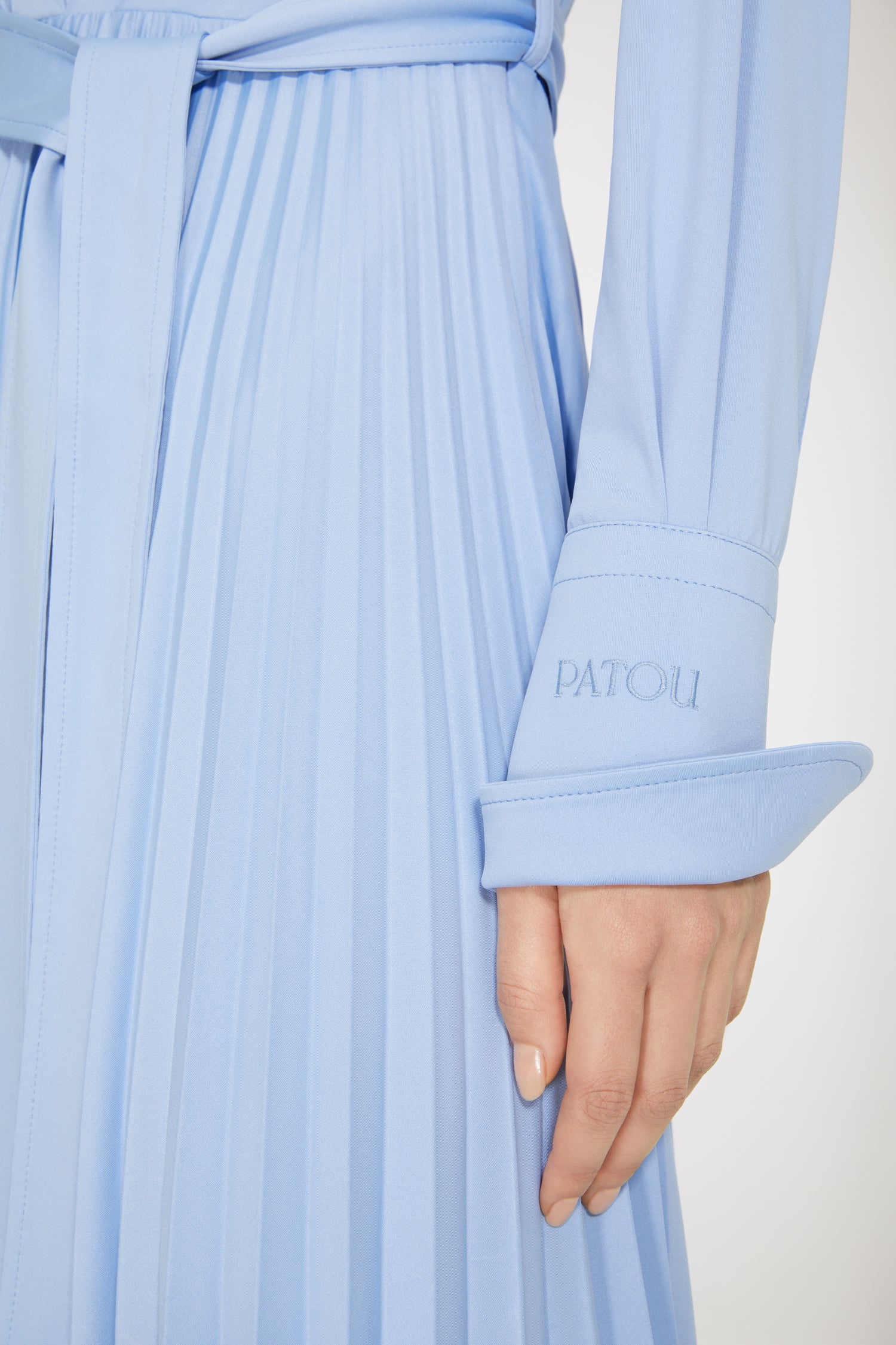 Patou H22DR102 robe longue bleu ciel plissée