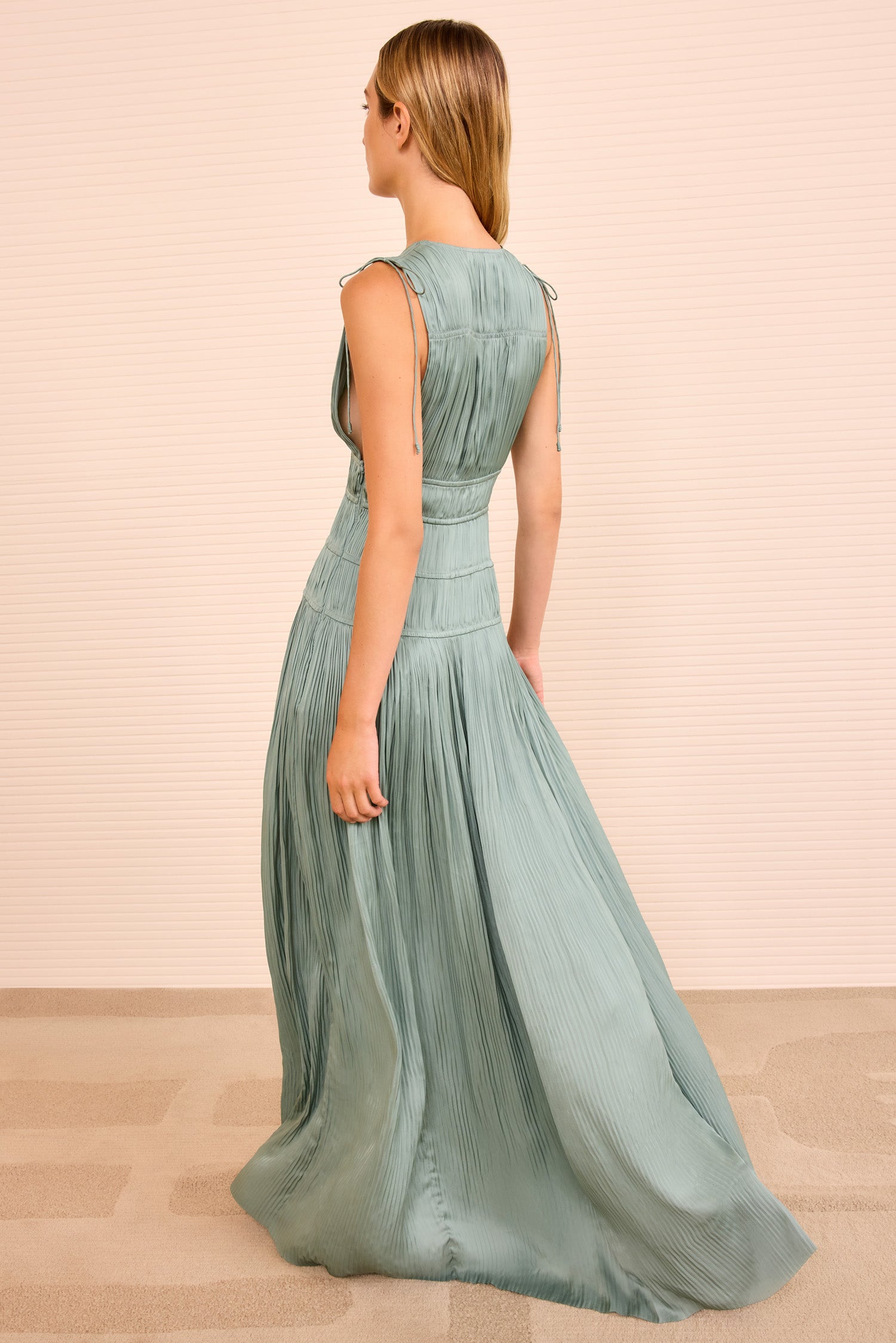 Ulla Johnson Tasneem robe satin Sea Glass col V longue