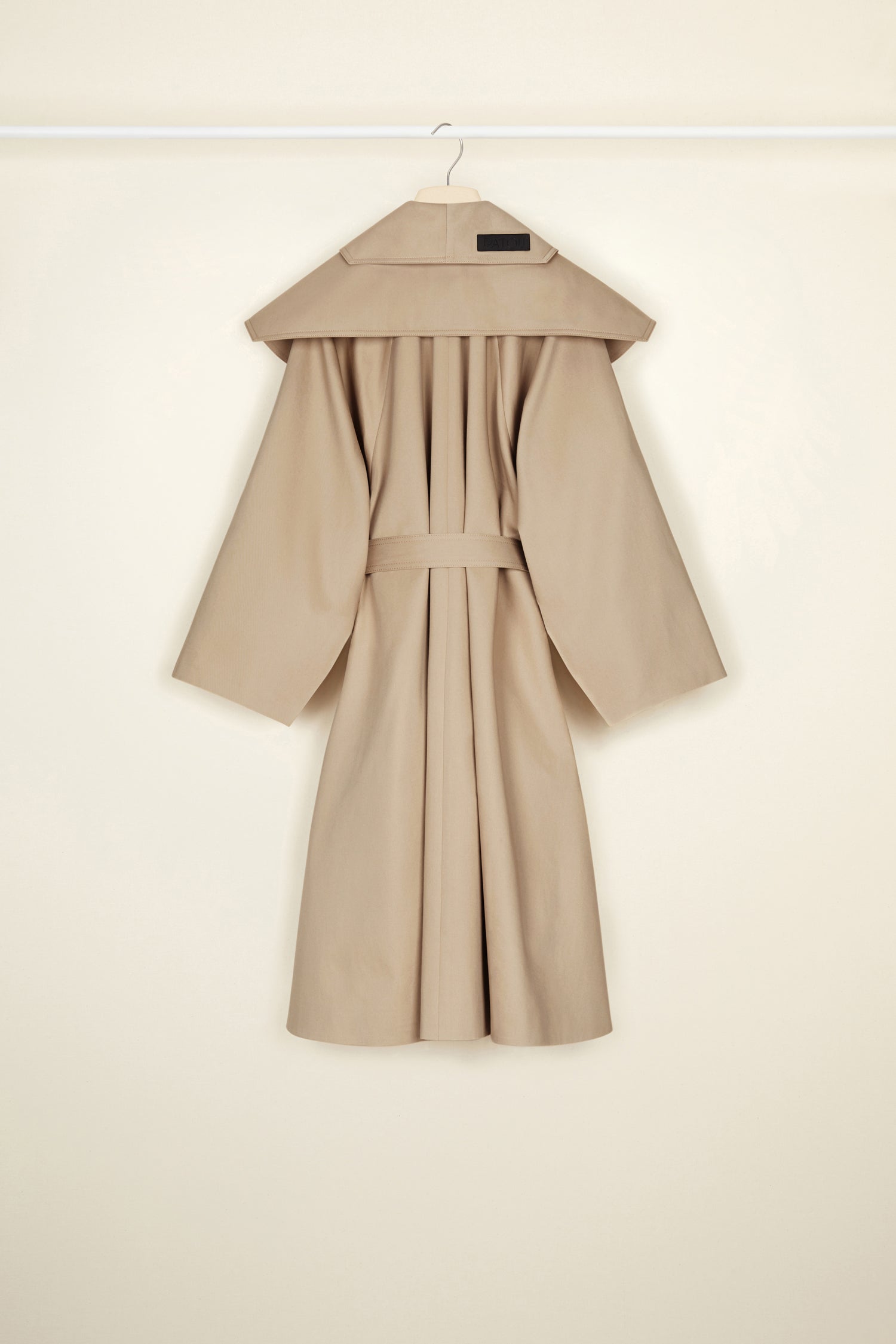 Patou Coats CO010 manteau gabardine sable ceinturé