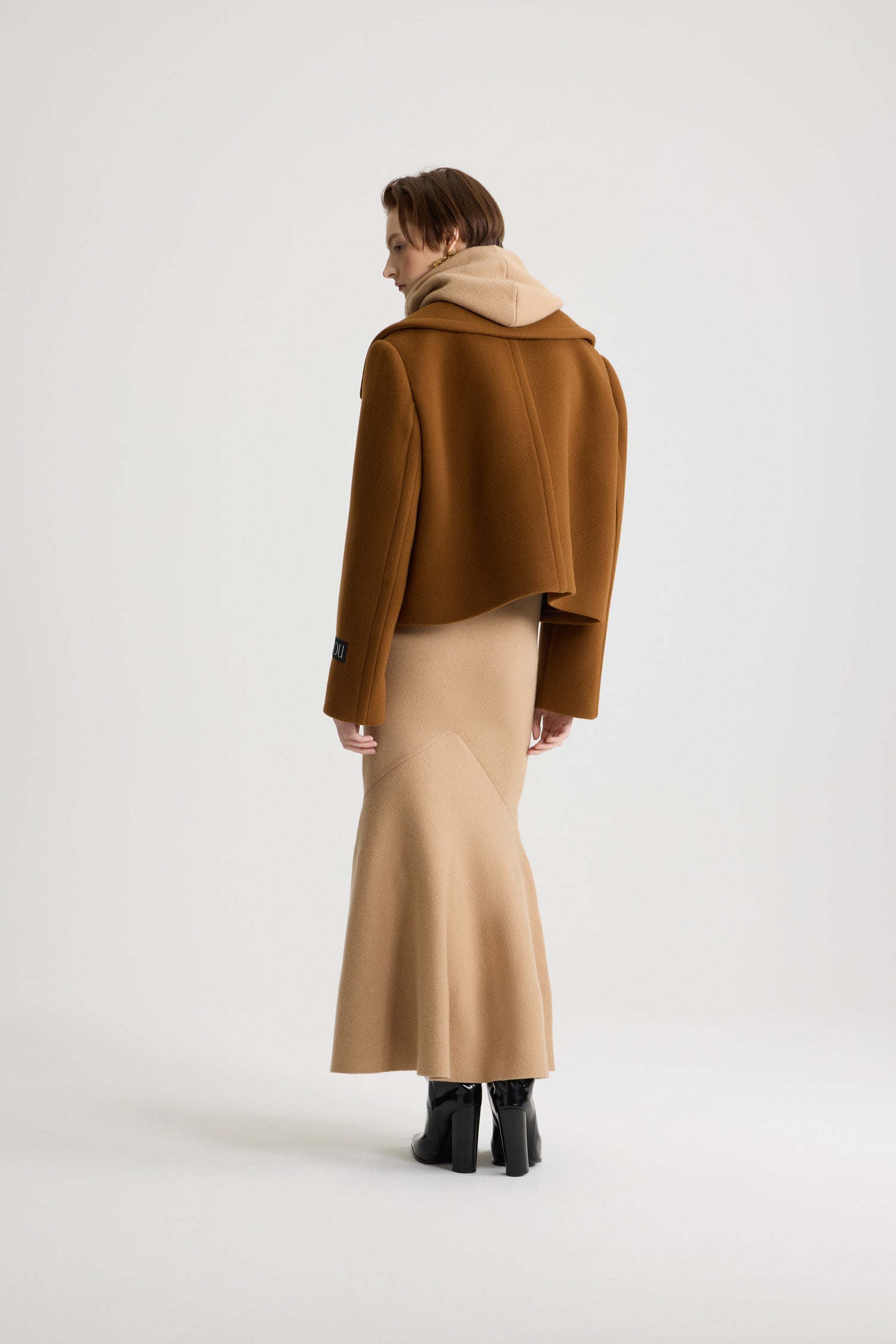 Patou H25CO031 manteau court laine marron
