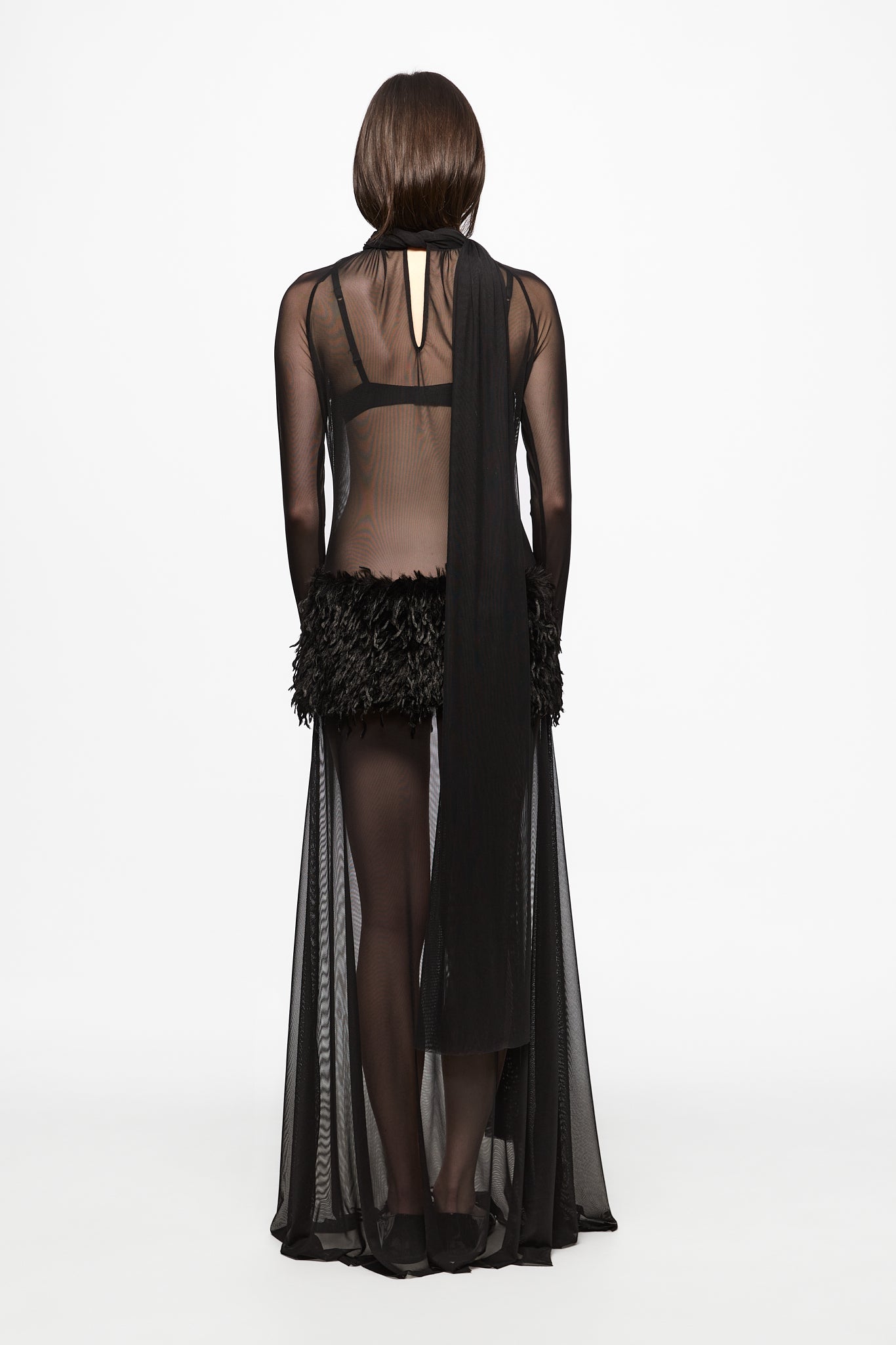 ATU Body Couture Sequins robe maxi noire plumes S