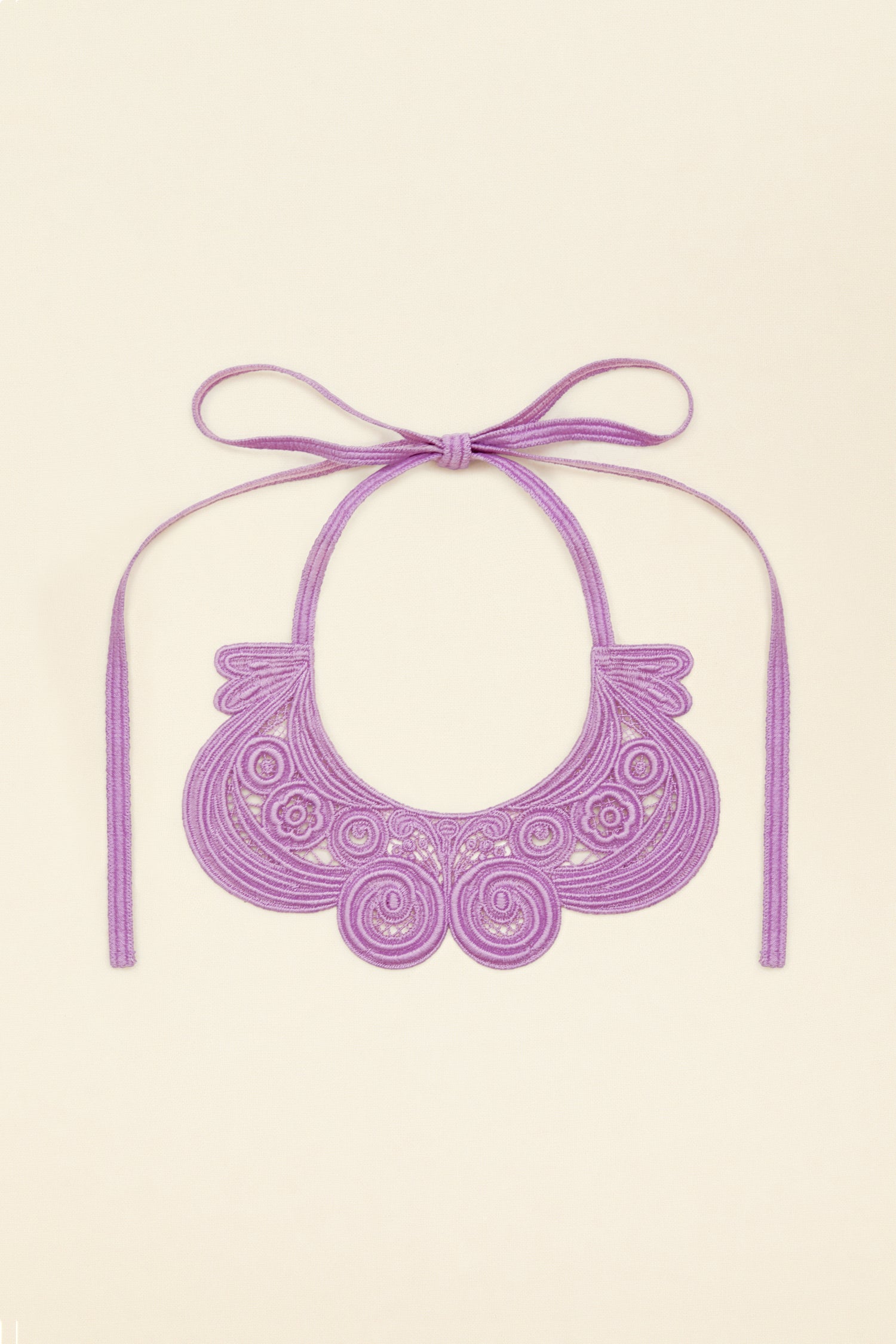 Patou AC018 collier guipure floral Lavender