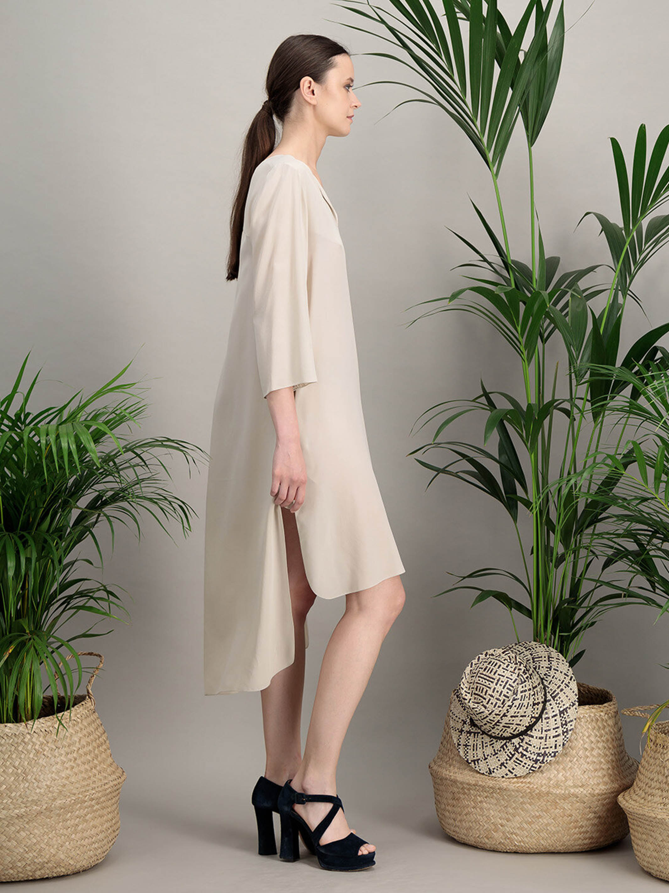 Anahide Saint André Kurta robe soie blanc sable longue