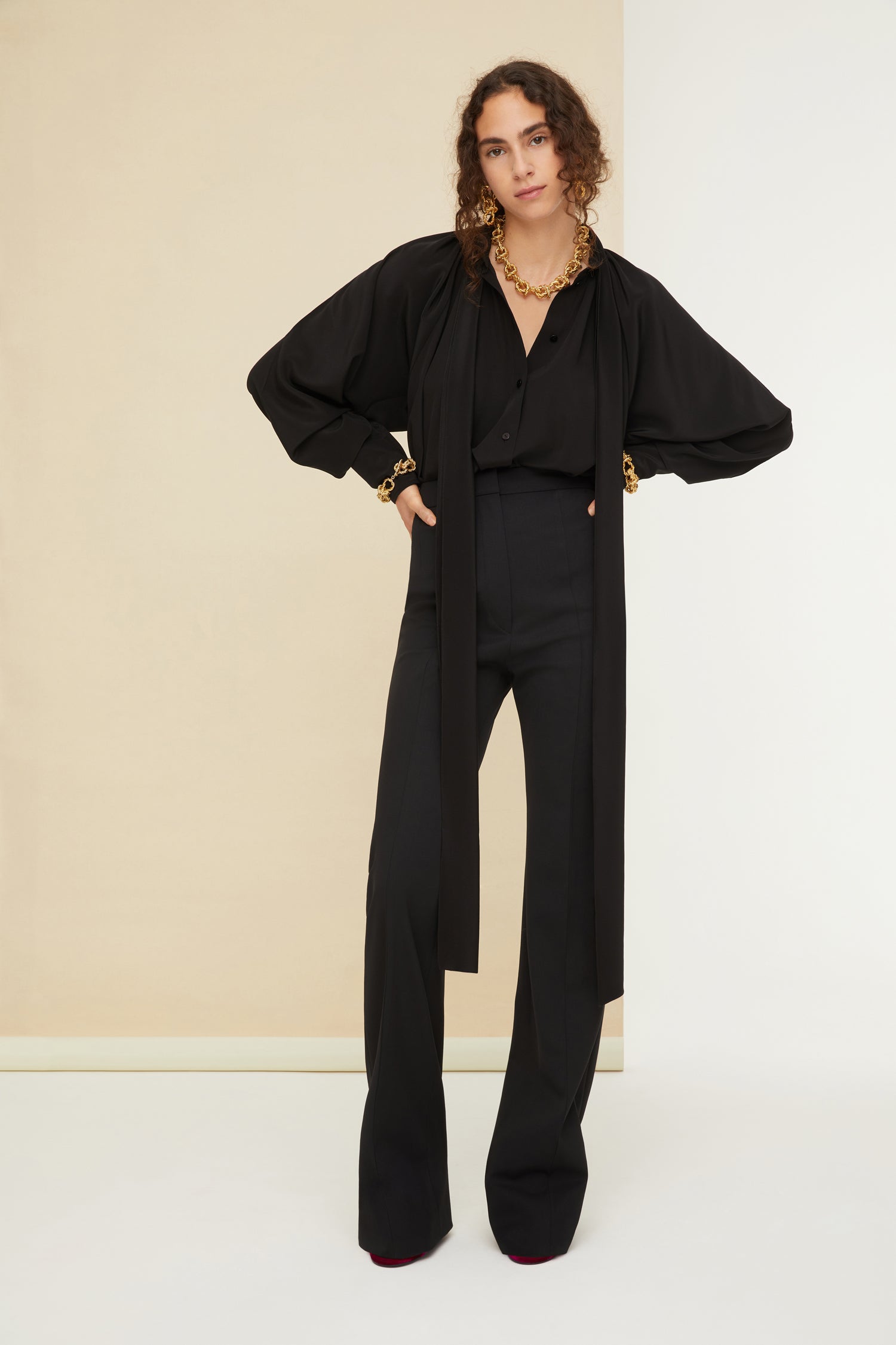 Patou BL015 blouse soie noire lavallière
