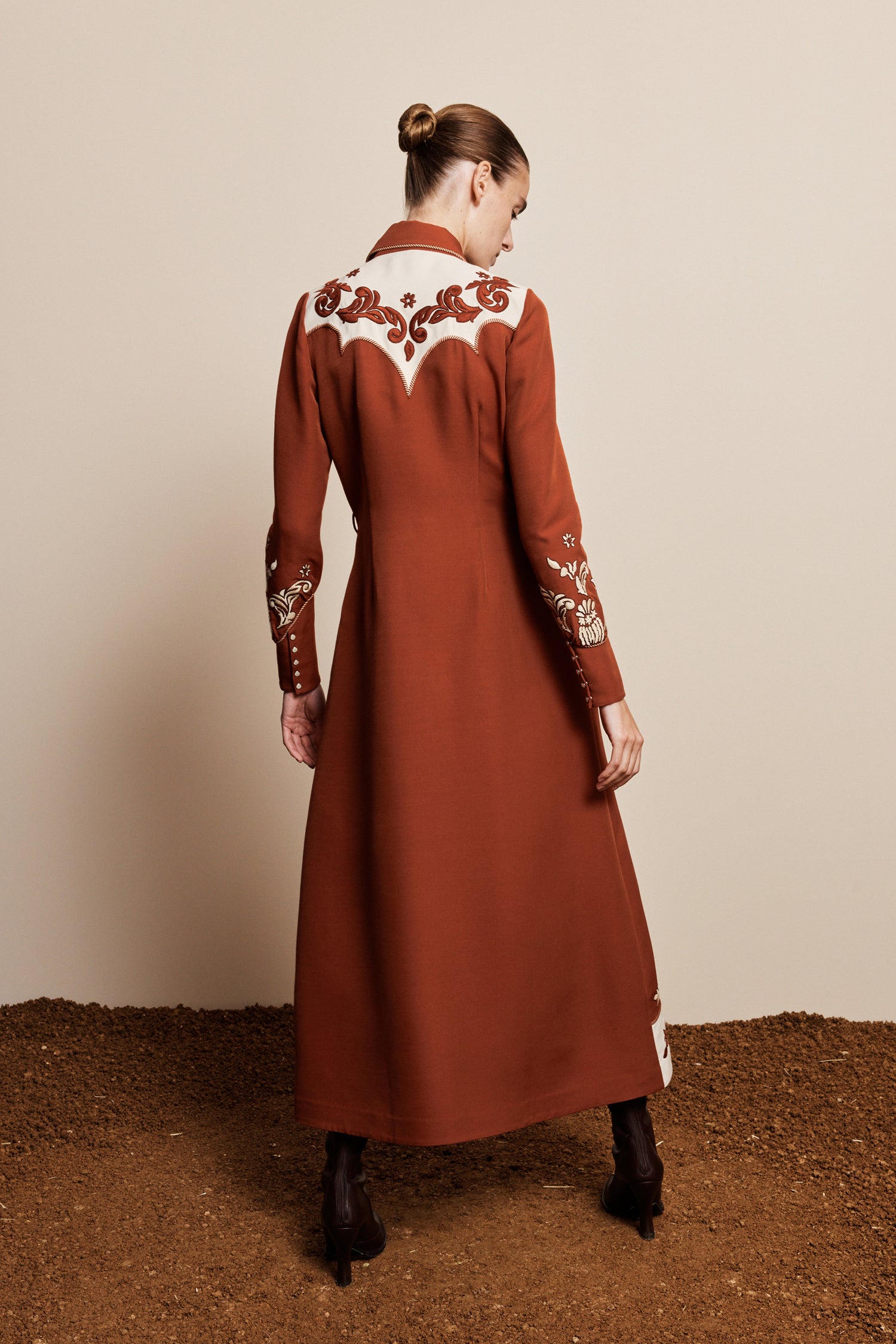 Alemaïs Duke Robe chemise midi brodée laine