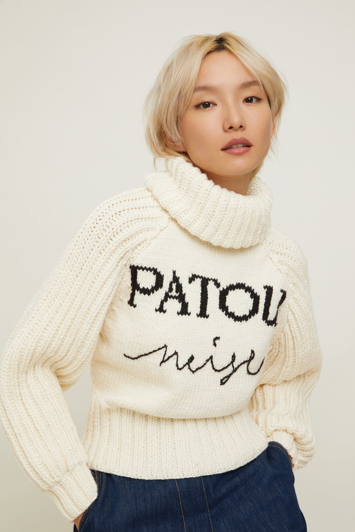 Patou KN082 pull ivoire mérinos col roulé cropped