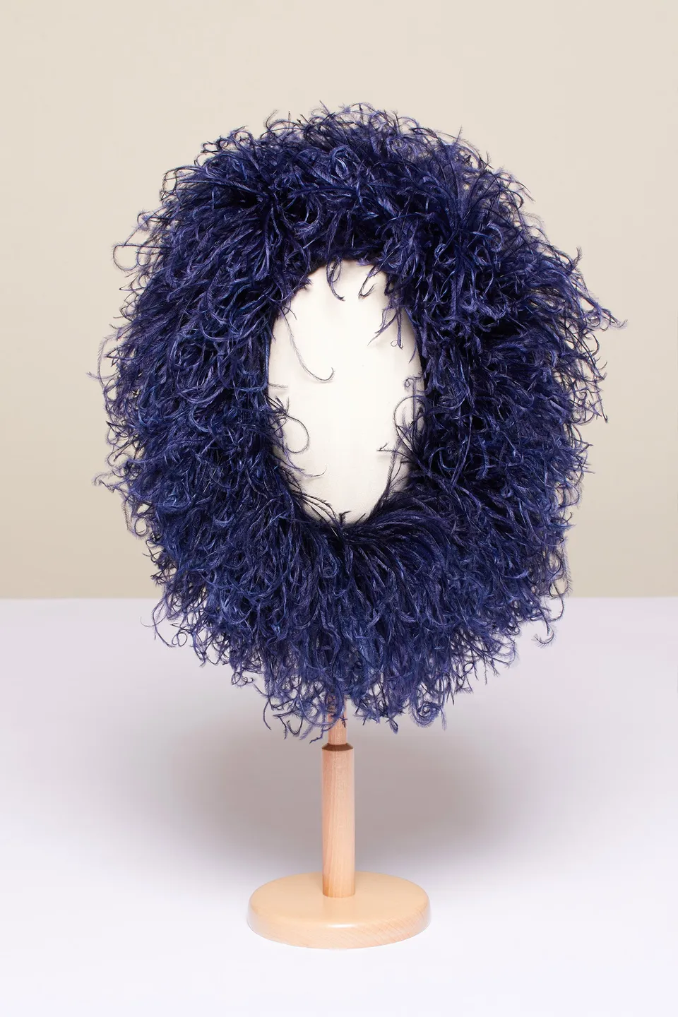 Patou AC001 chapeau bleu marine laine plume TU