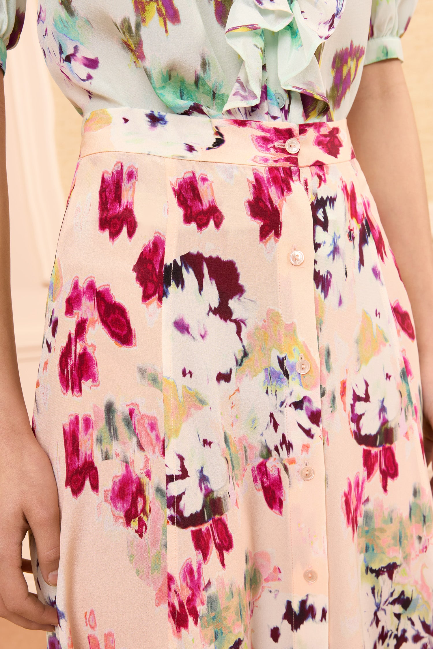 Ulla Johnson Rowan jupe midi soie summer garden fleurie