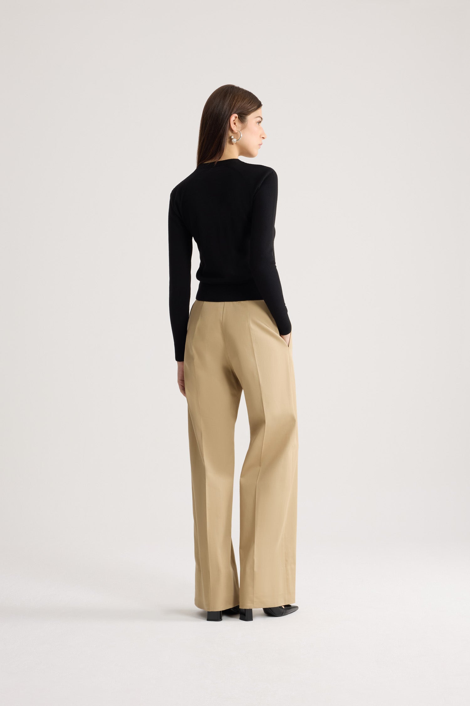 Patou KN110 pull laine Noire col rond logo jacquard
