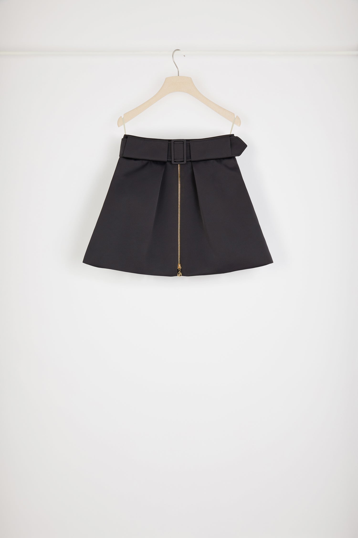Patou Zip-up mini skirt jupe satin recyclé noire