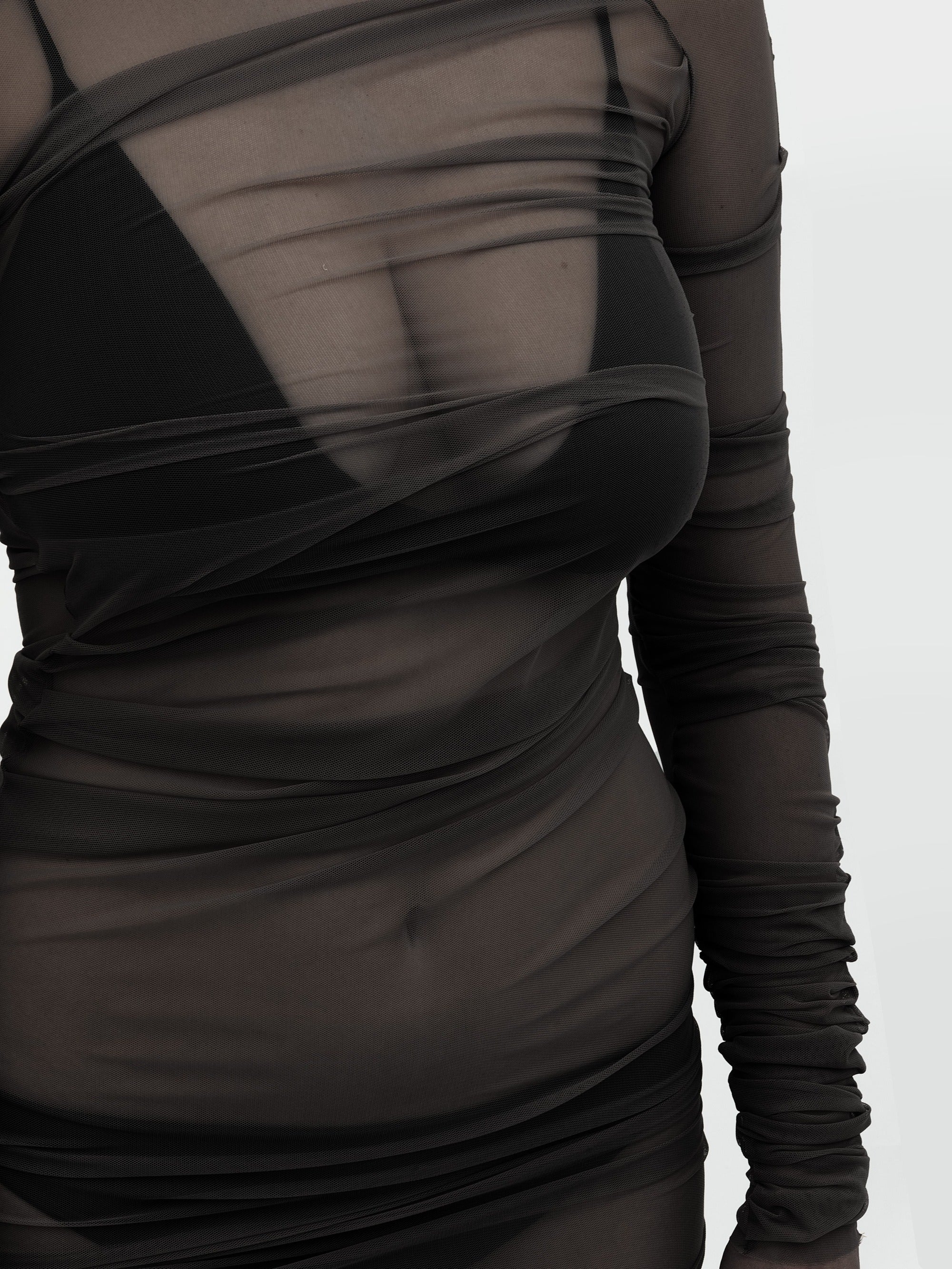 Ester Manas Draped Long Dress robe longue noire drapée