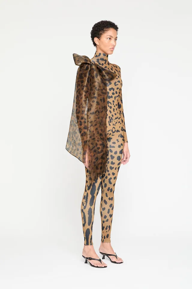 ATU Body Couture catsuit léopard tigre noeud épaule col montant