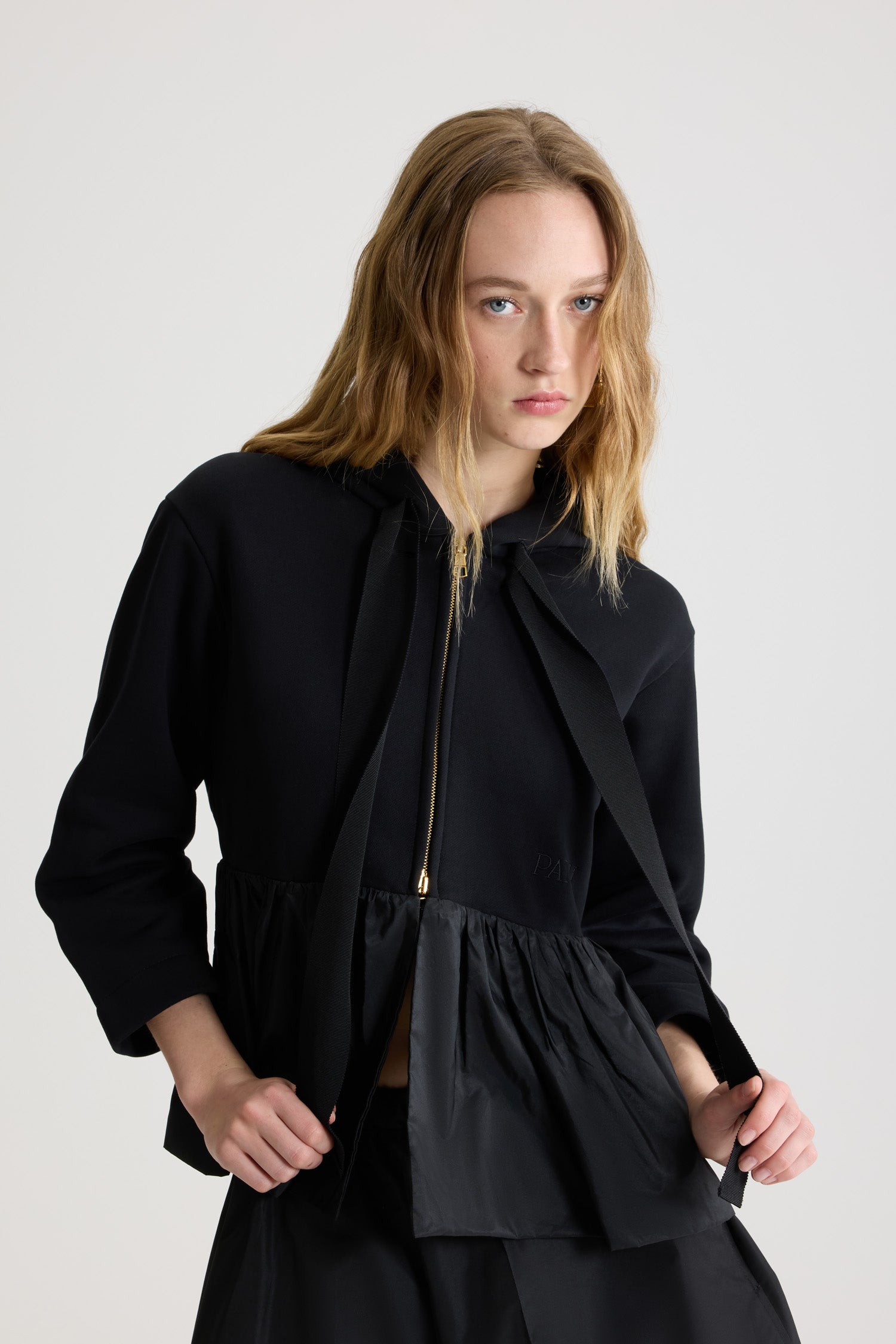 Patou JE193 hoodie coton bio noir à volant XS-XL