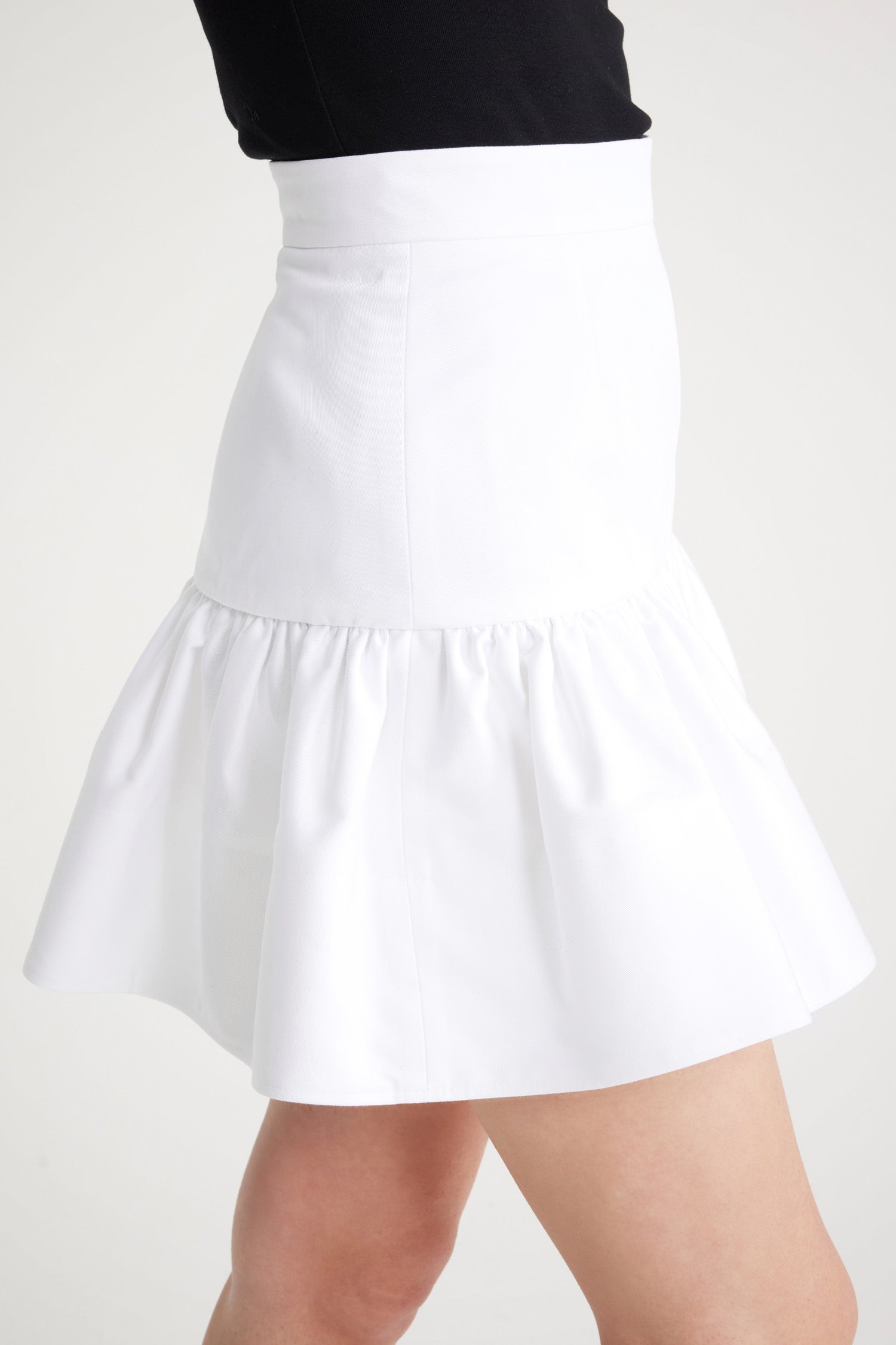 Patou SK060 mini jupe gabardine coton blanche à volant