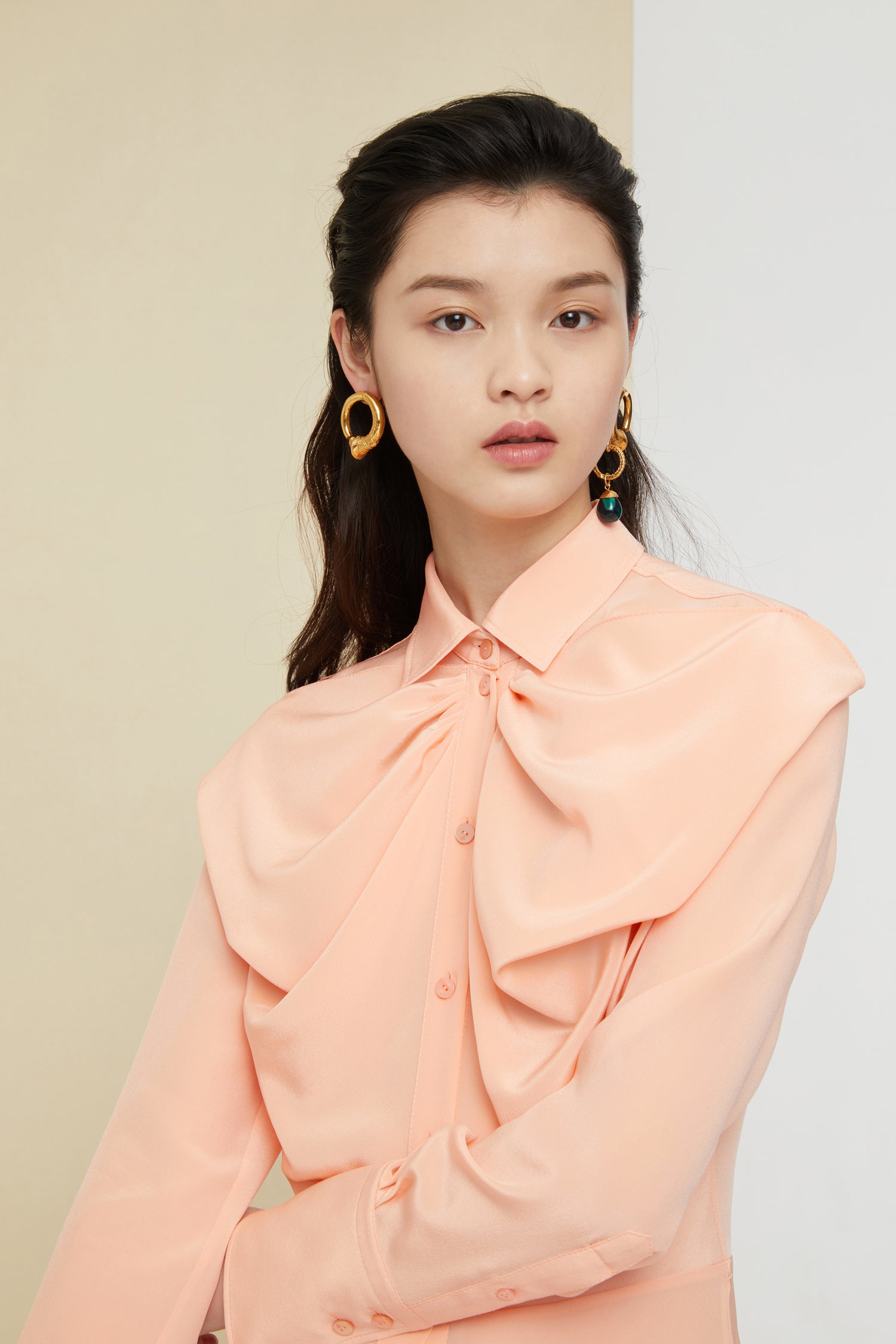 Patou robe midi soie corail col lavallière