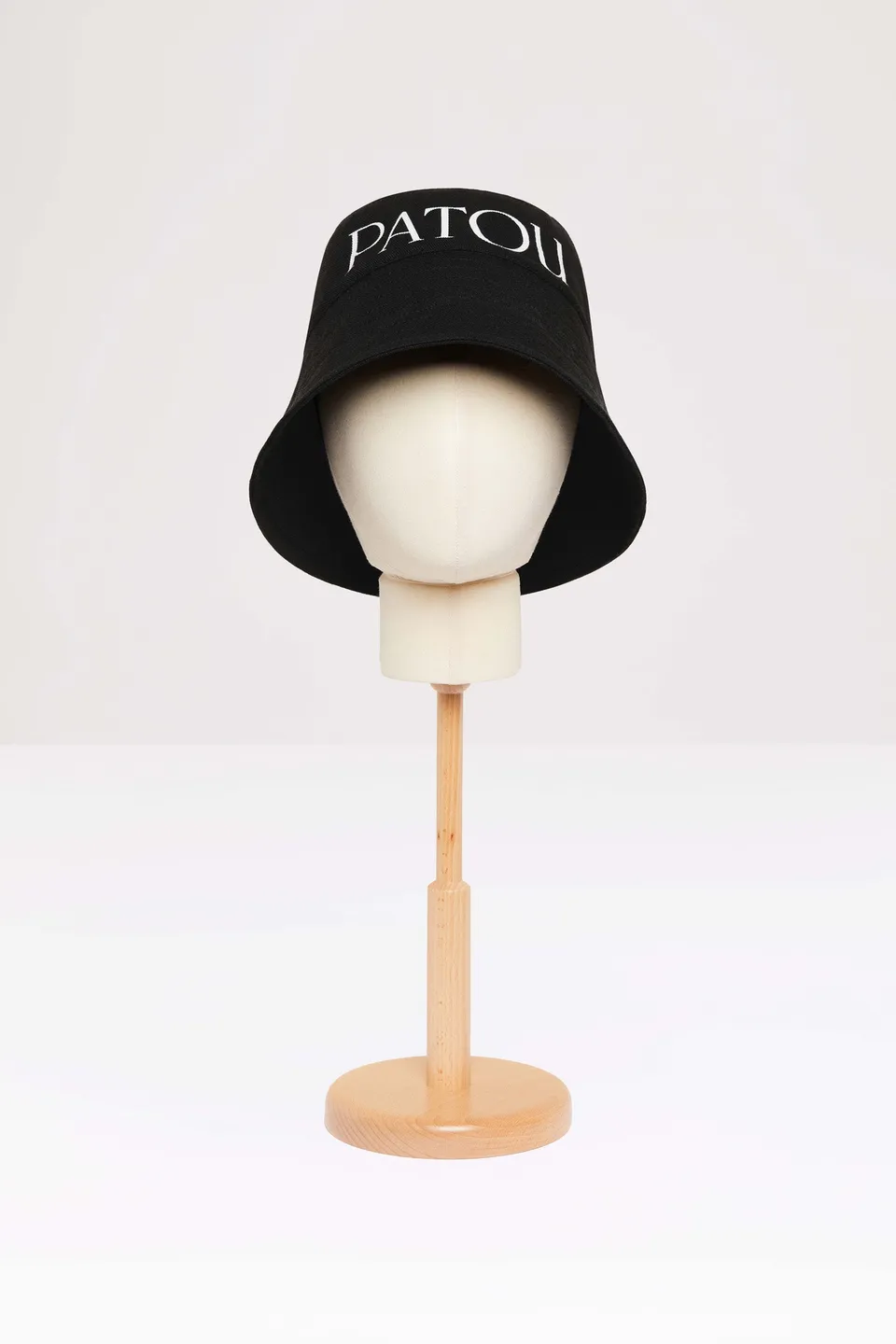 Patou AC027 Bob Coton Bio Noir Logo Blanc