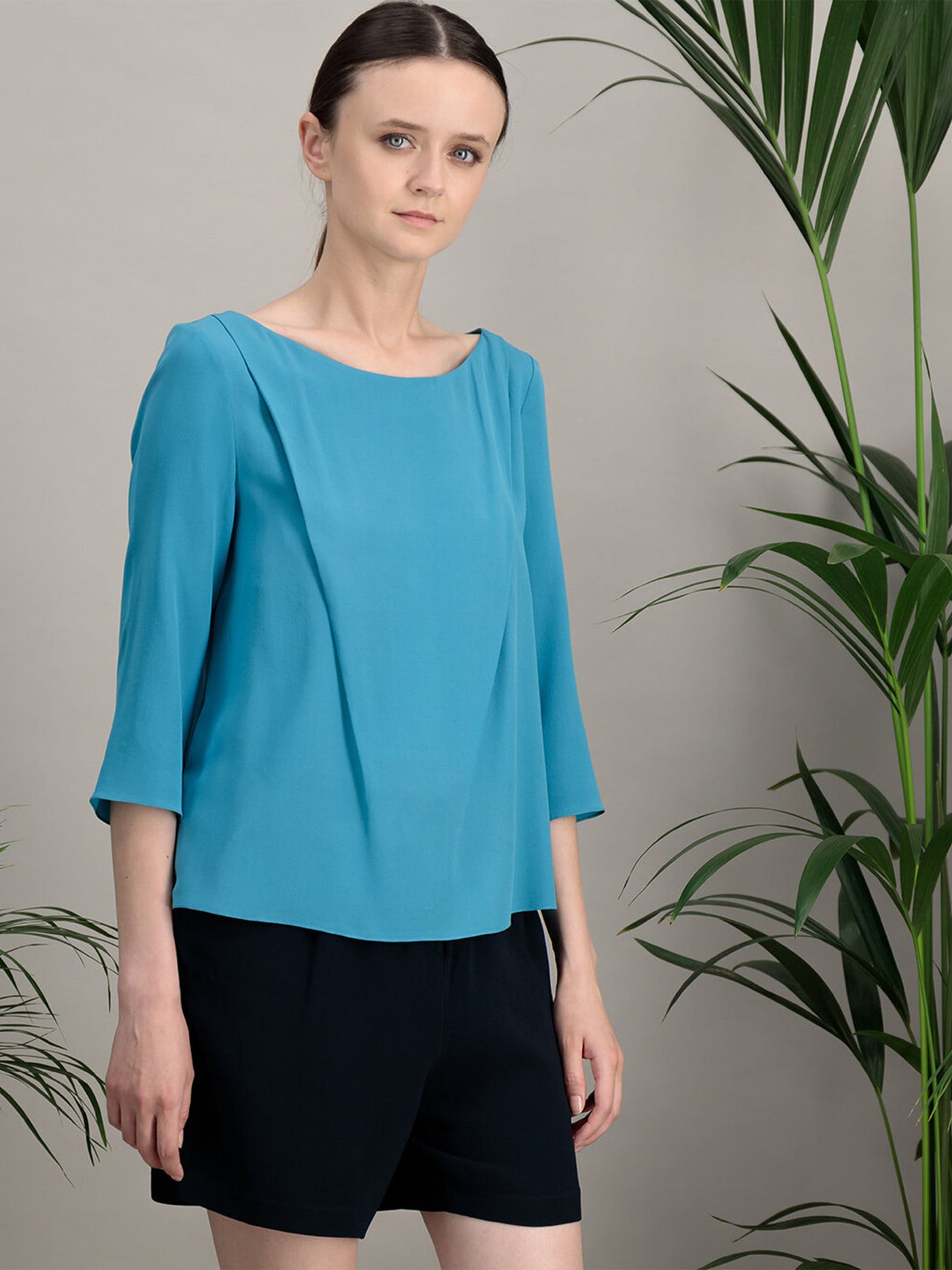 Anahide Saint André Idea top soie bleu canard gaufrée