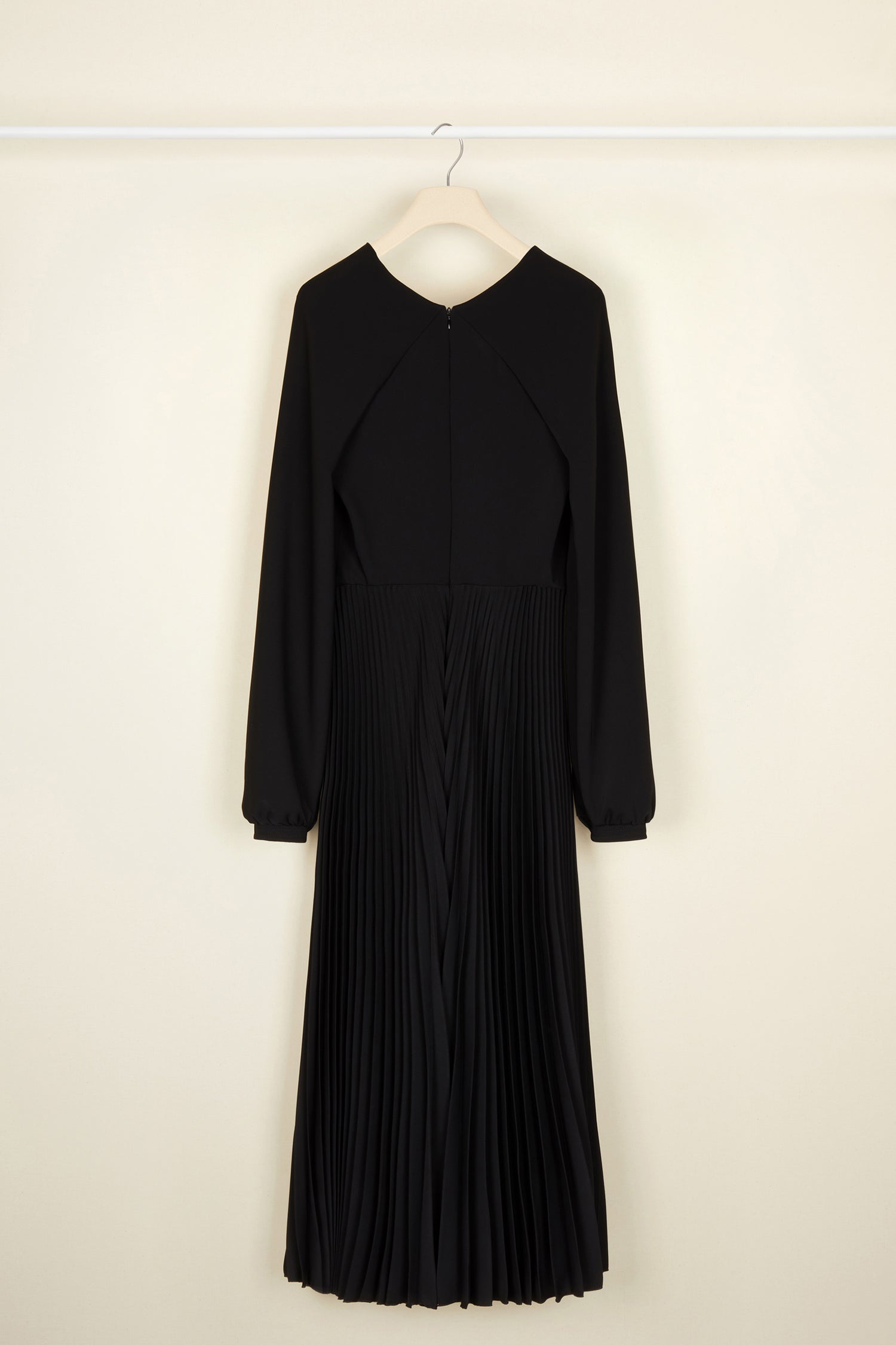 Patou DR048 robe midi noire cady plissée col torsadé