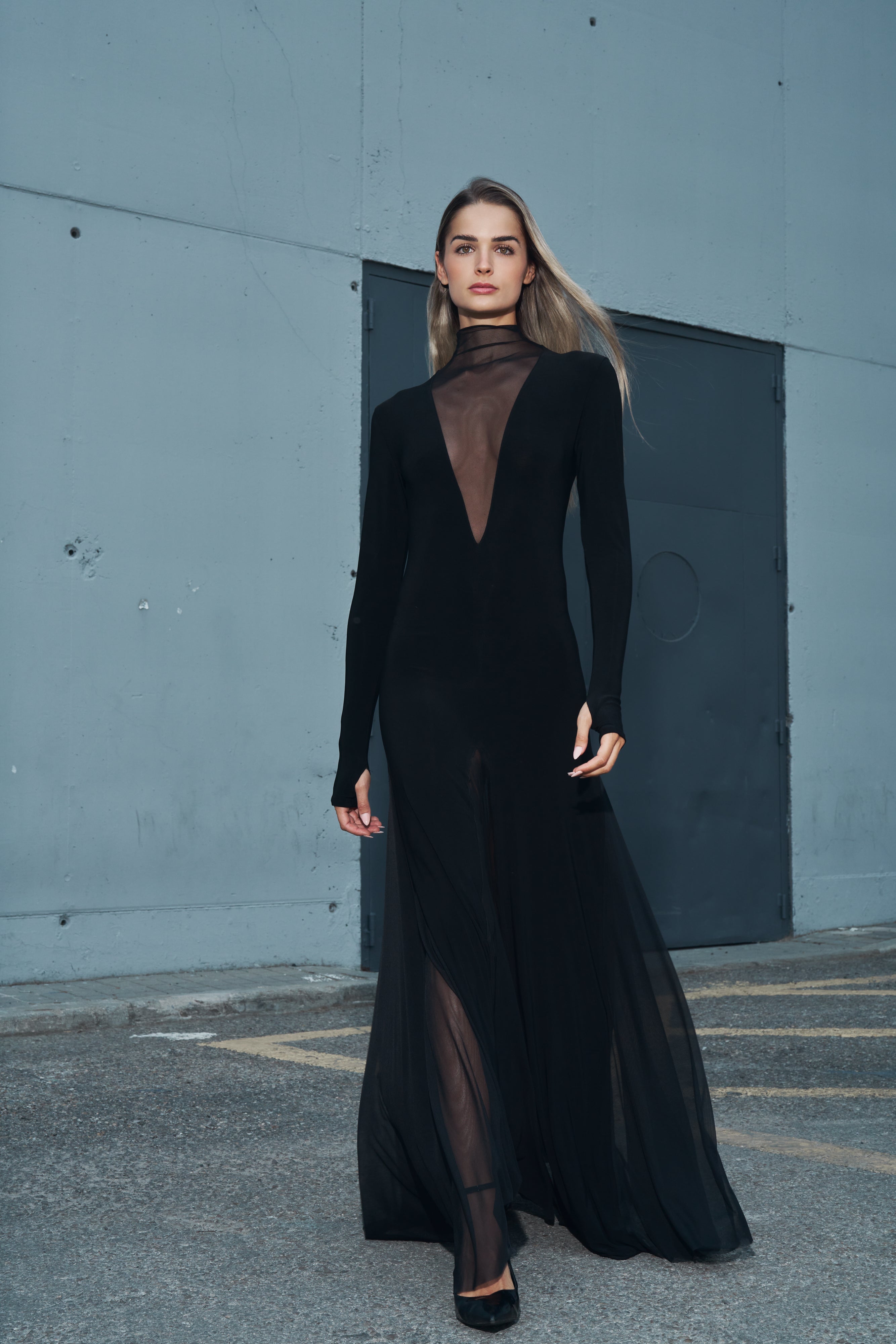 ATU Body Couture robe maxi noire tulle manches longues