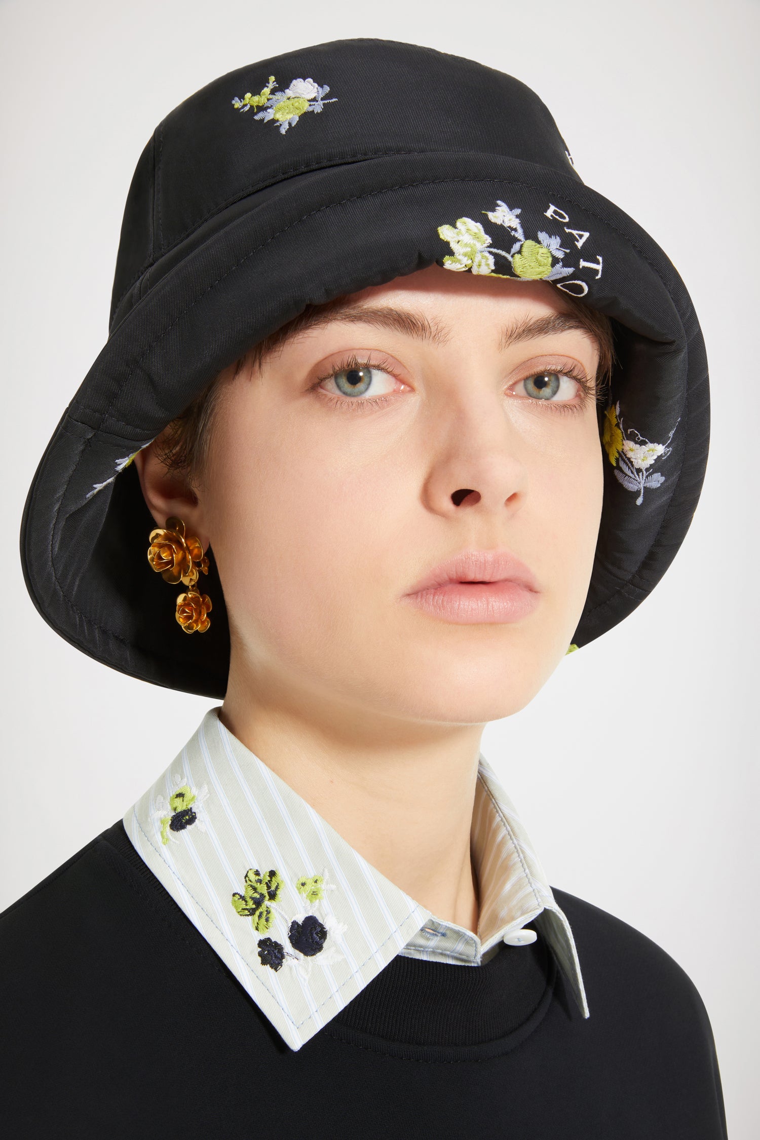 Patou JW088 boucles dorées double fleurs clips