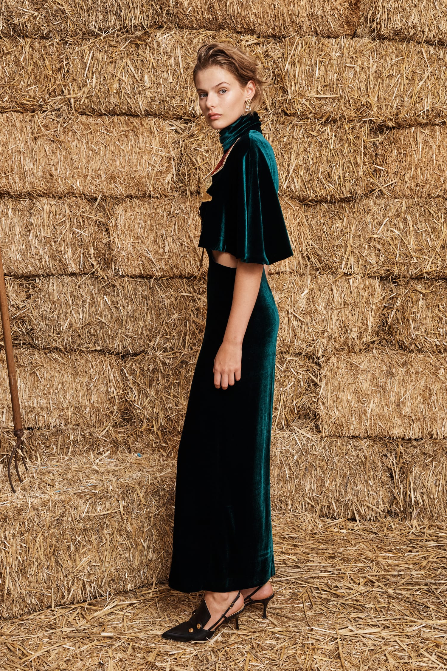 Alemaïs Earle robe longue velours perles