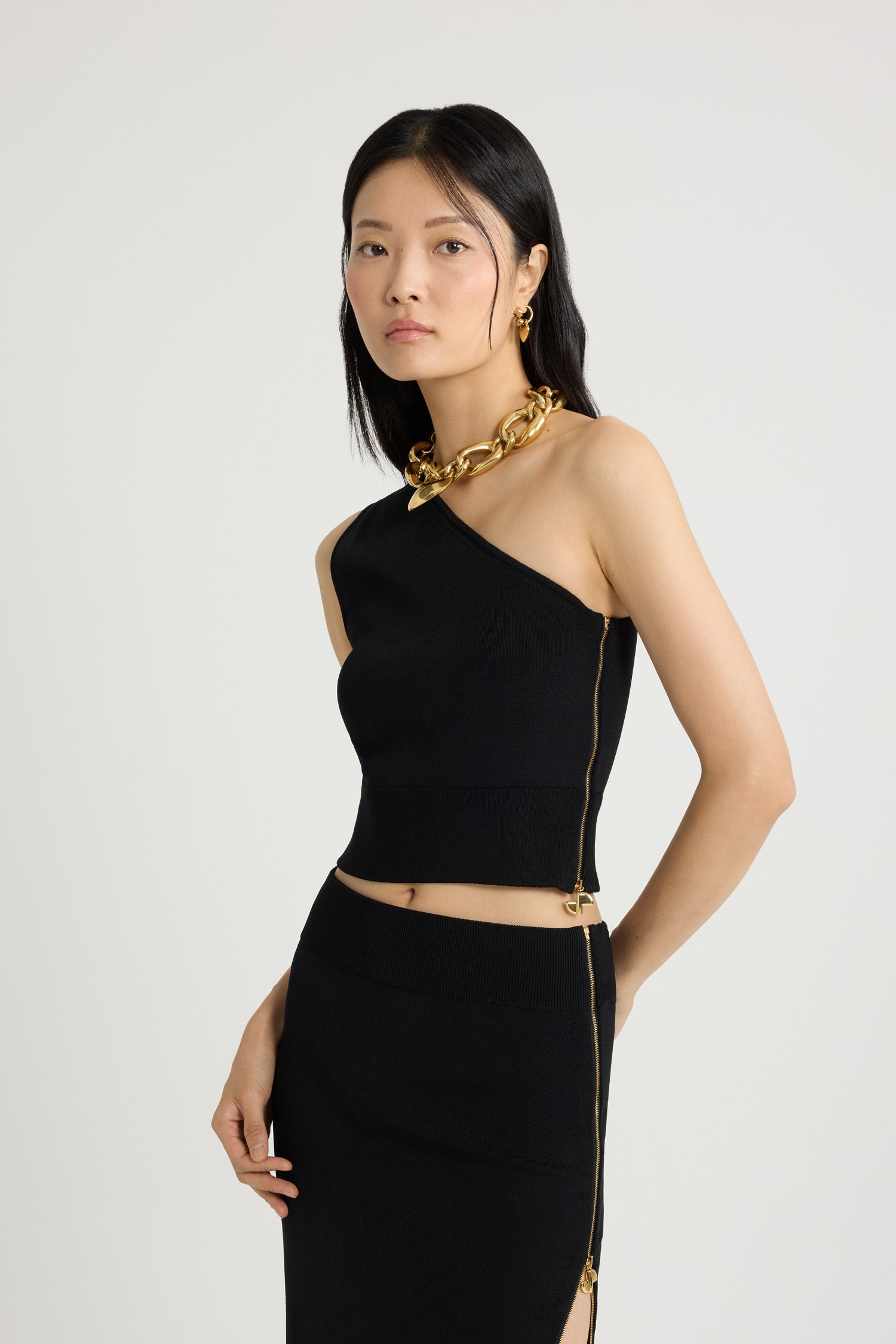 Patou KN244 top noir crêpe une-épaule slim