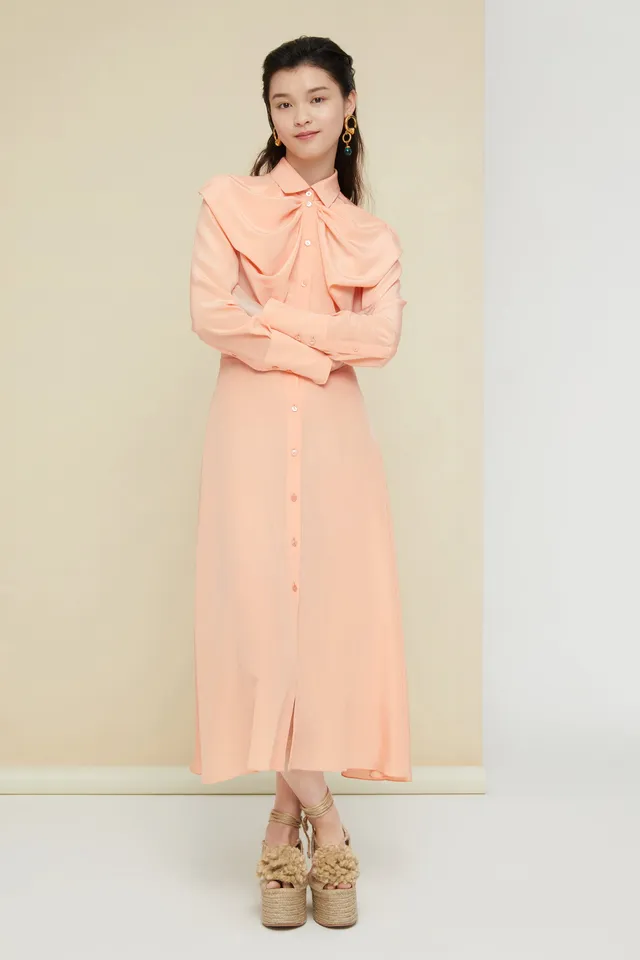 Patou robe midi soie corail col lavallière