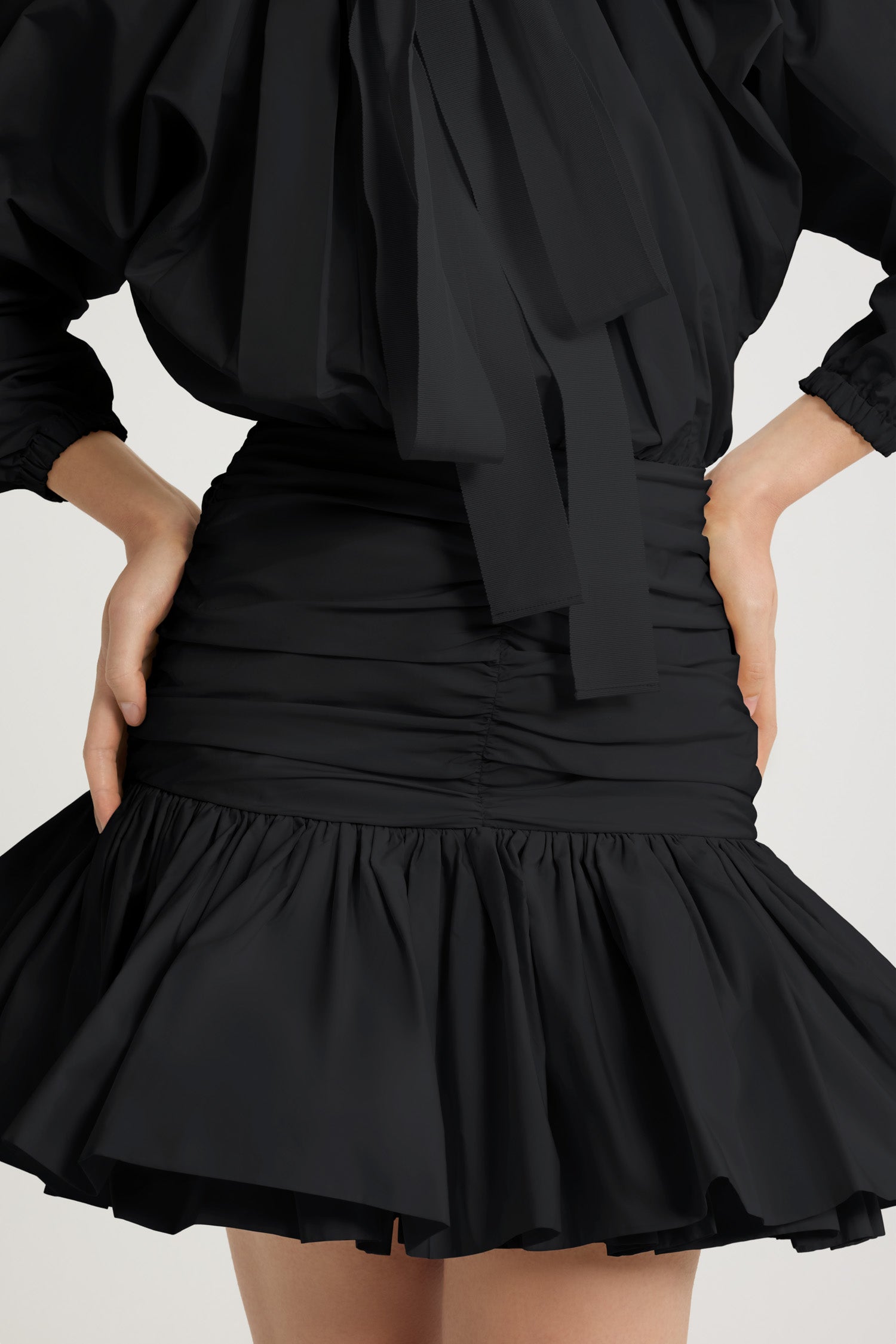 Patou DR175 robe mini faille noire recyclée volants