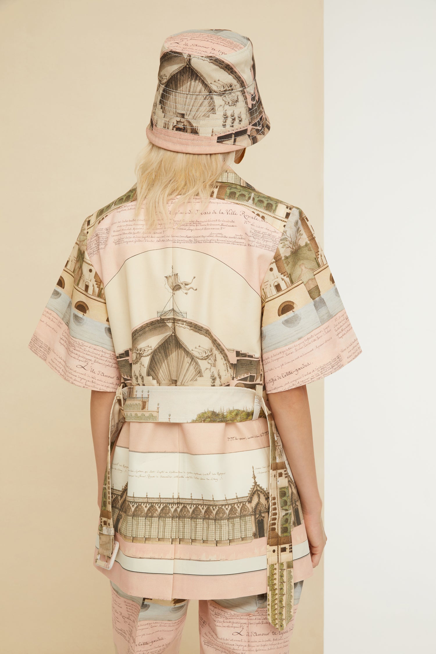 Patou JA022 veste ceinturée imprimé Amour Island