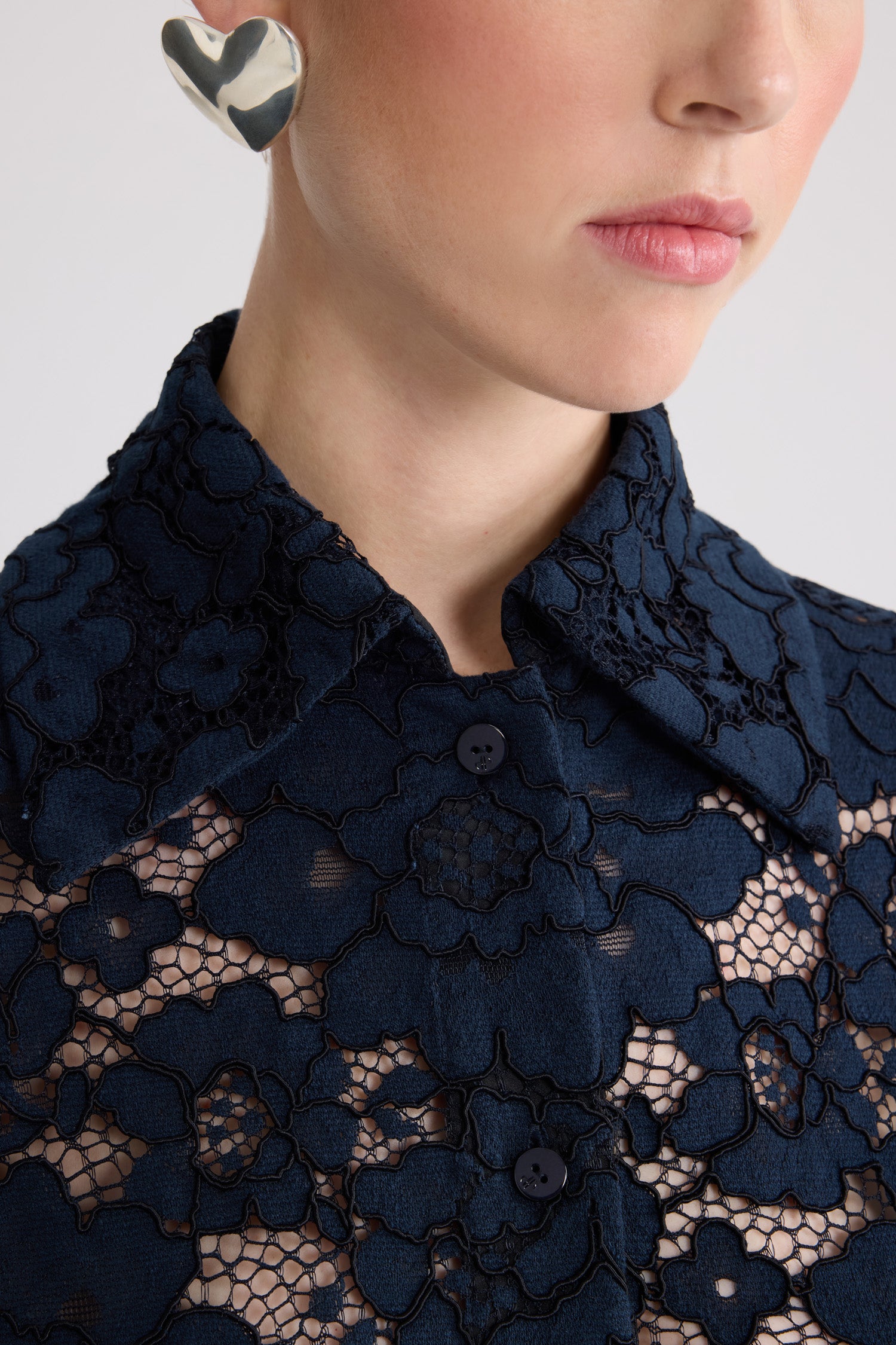 Patou BL056 chemise coton bleu marine brodée manches