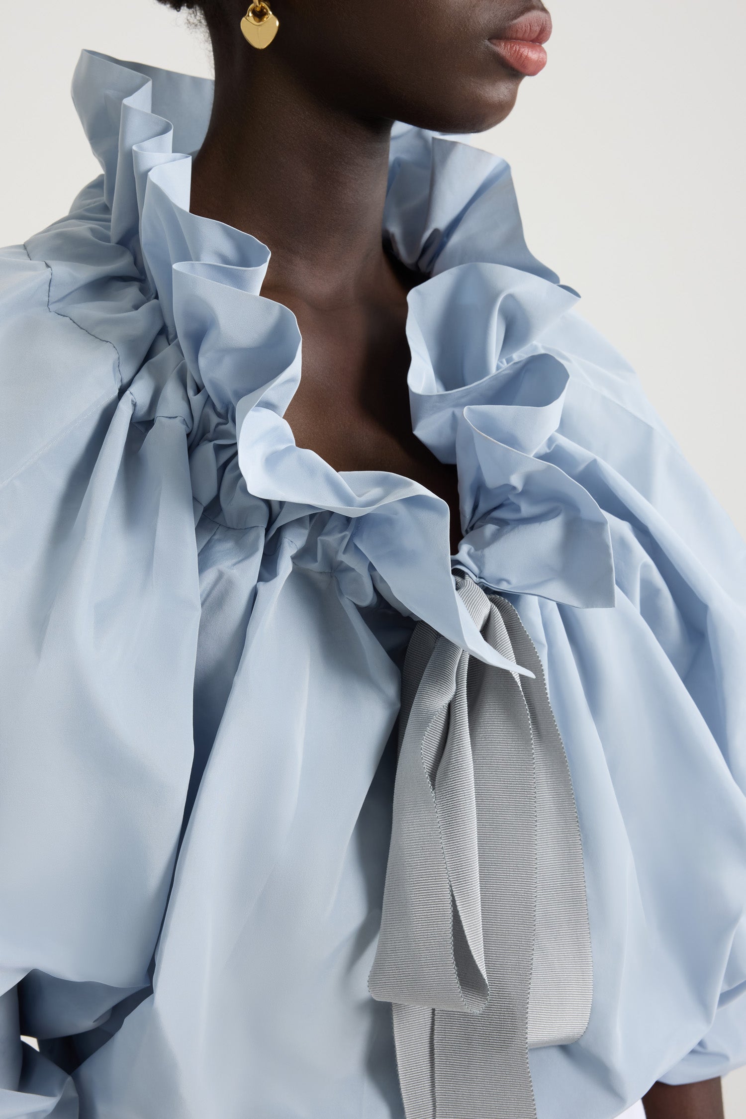 Patou TO017 top Pearl Blue faille recyclée noué