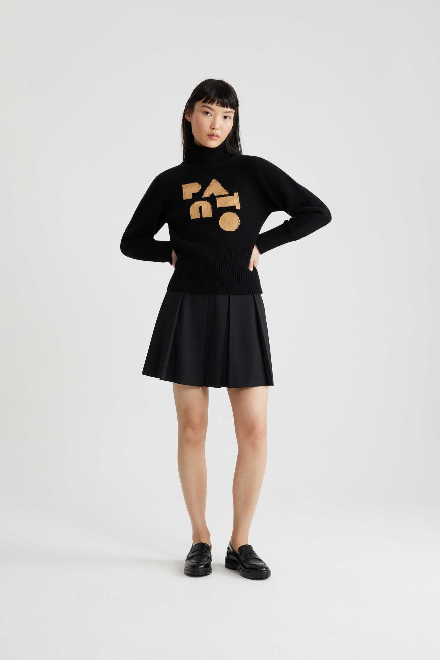 Patou SK071 mini jupe plissée laine noire ceinture
