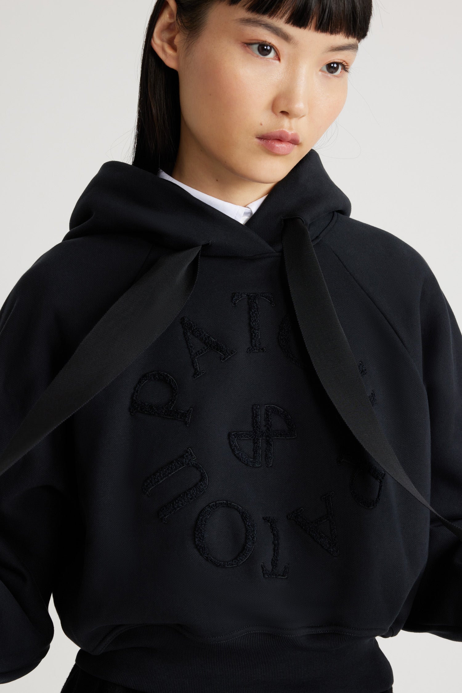 Patou H24JE069 hoodie sweat capuche noir coton bio